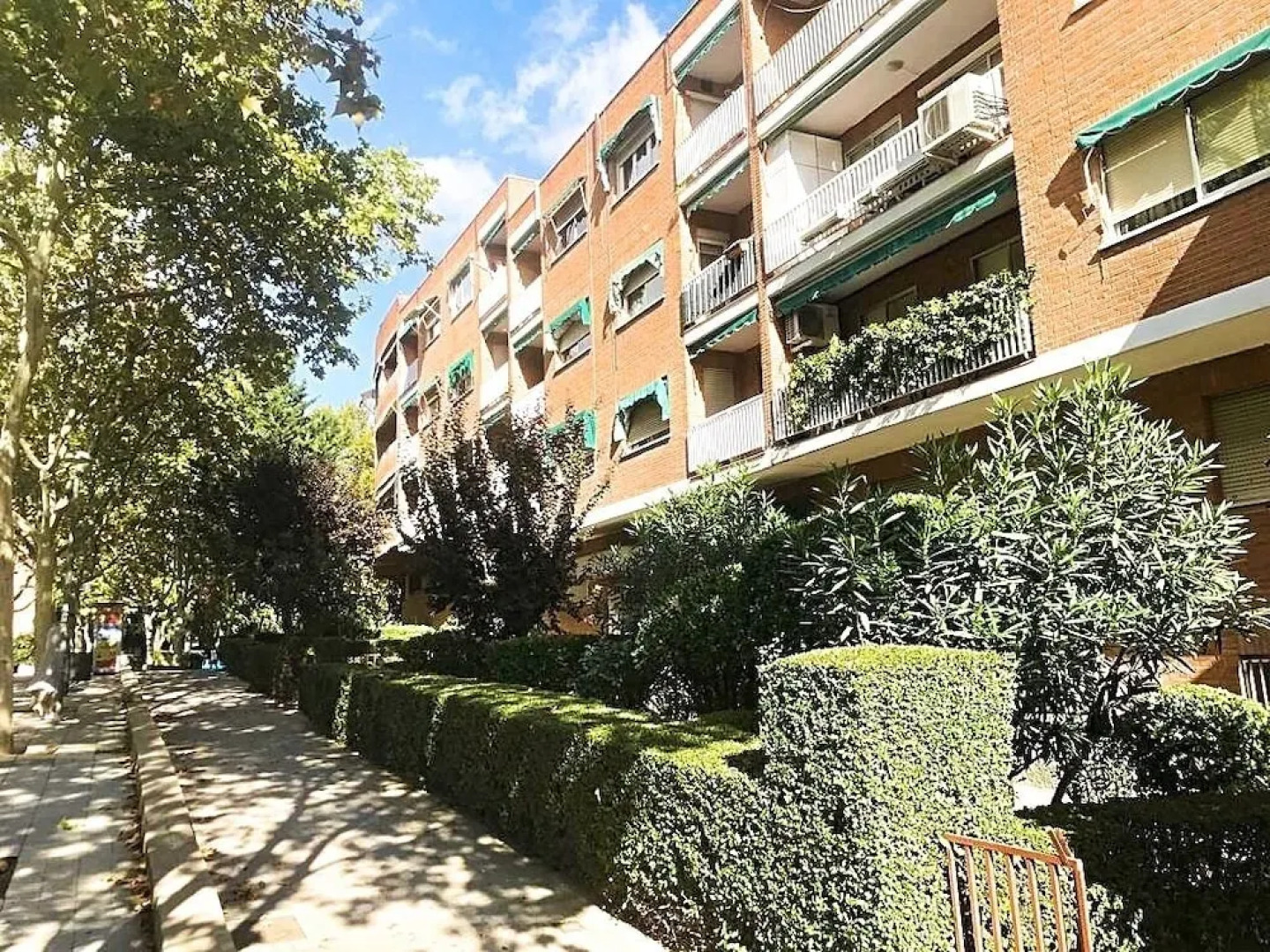 Apartment - Travel and Holidays La Marina