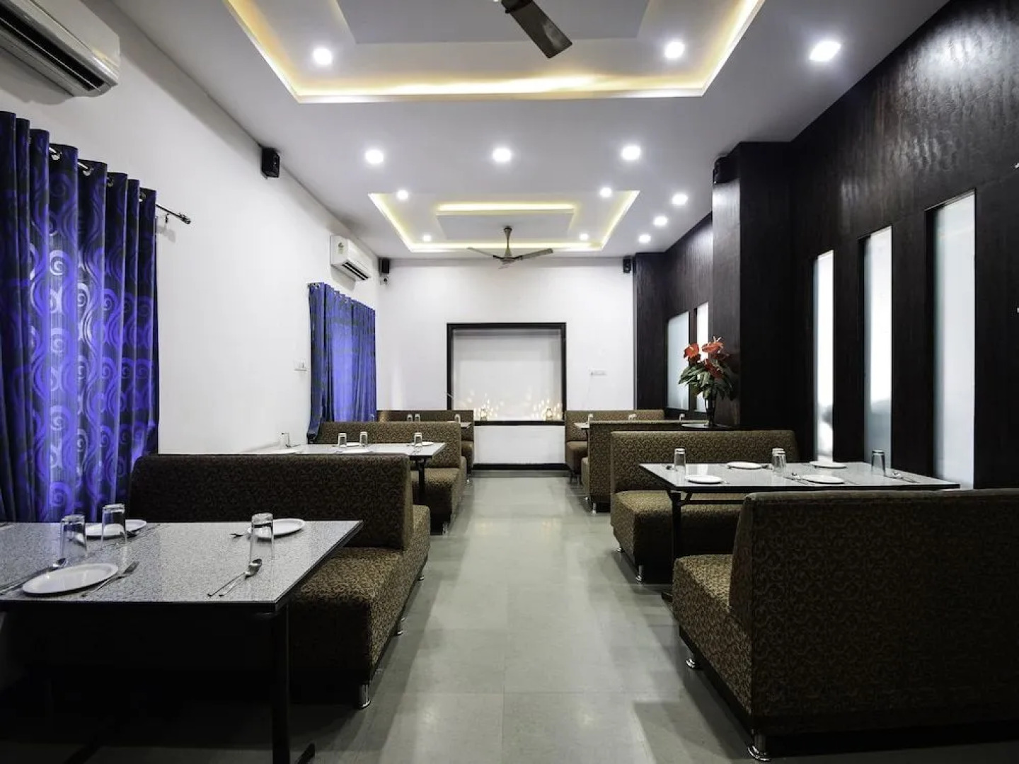 OYO 18262 Hotel White Tulip