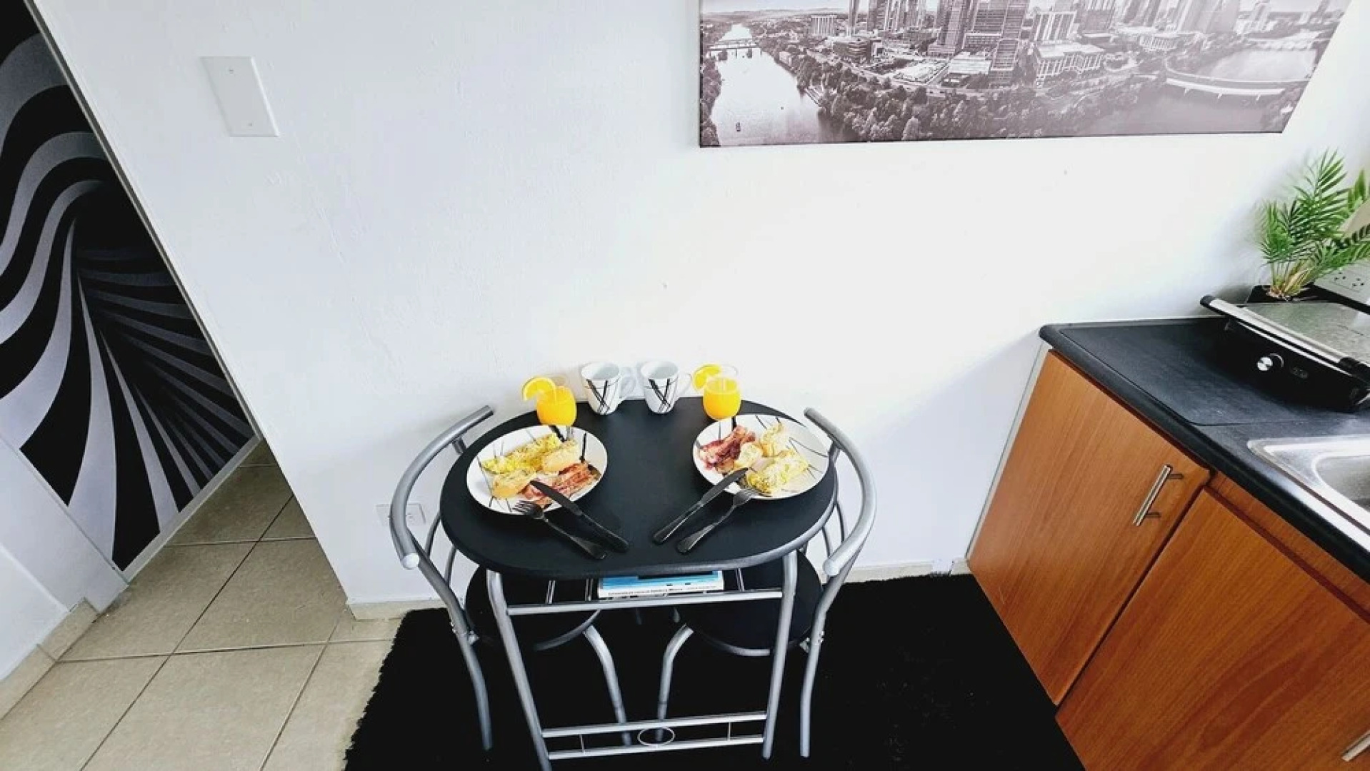 Cozy and Modern Apartment Black & White With Jacuzzi on Terrace