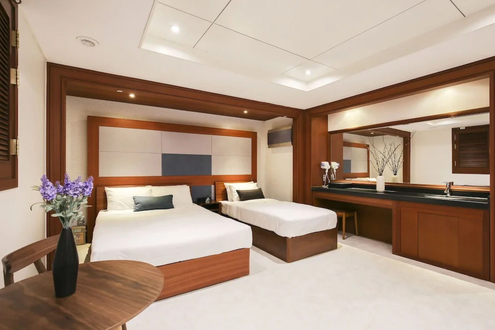 Themepark Tourist Hotel