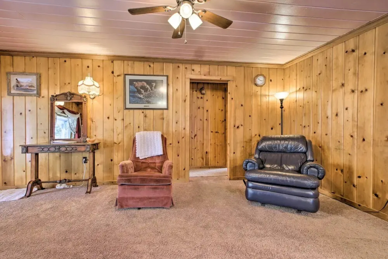 Cozy Home w/ Hot Tub: Half Mi to Salmon River!