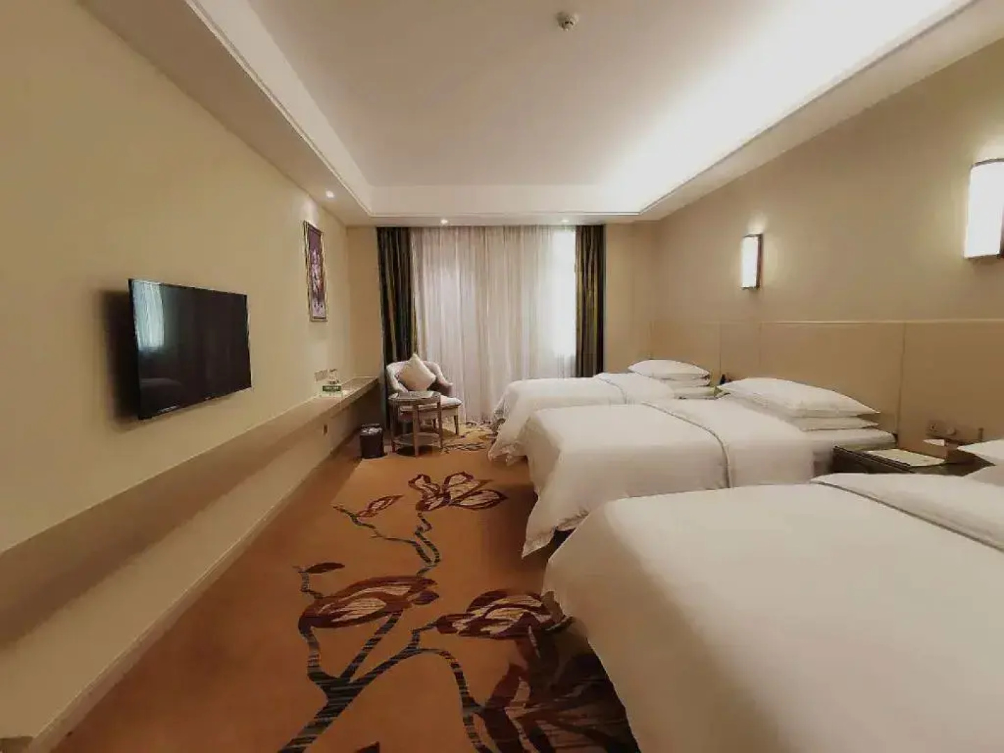Vienna International Hotel (Haikou Old Town High-speed Railway Station)