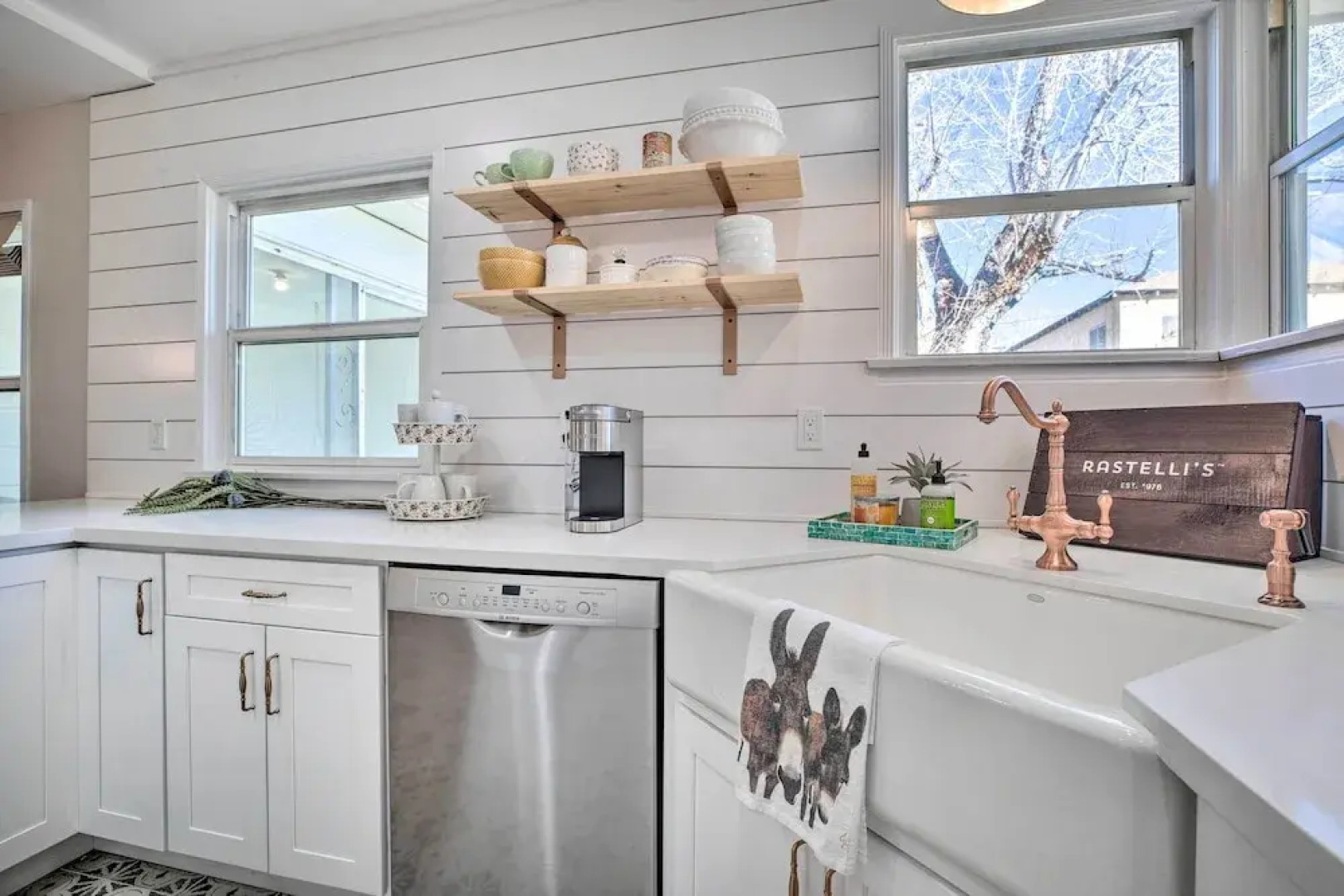 Vintage Bishop House in Downtown w/ Porch Swing!