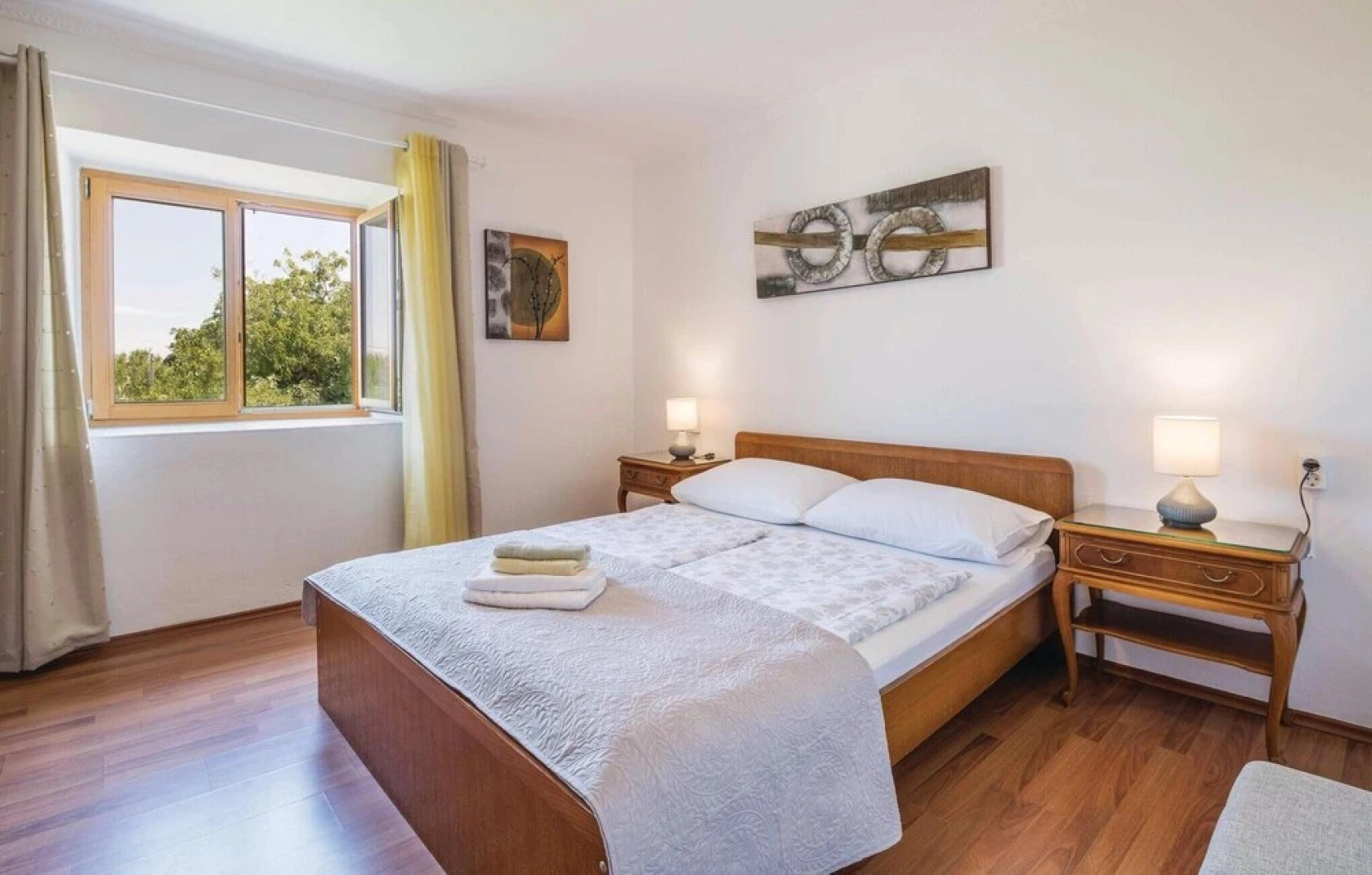 Stunning Home in Kuzinici With Wifi and 5 Bedrooms