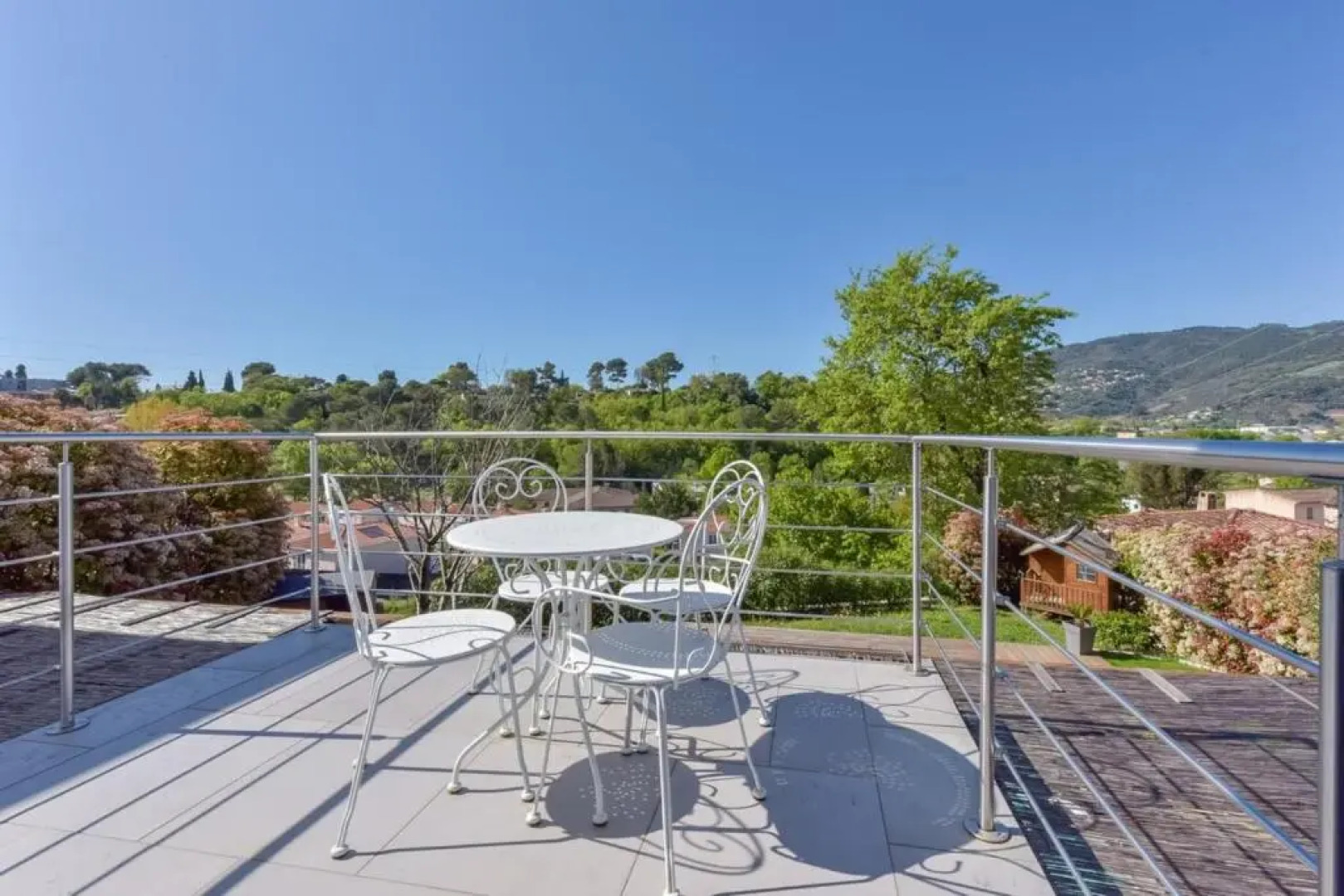 RARE Contemporary Villa with Swimming Pool & Jacuzzi 10 Minutes from