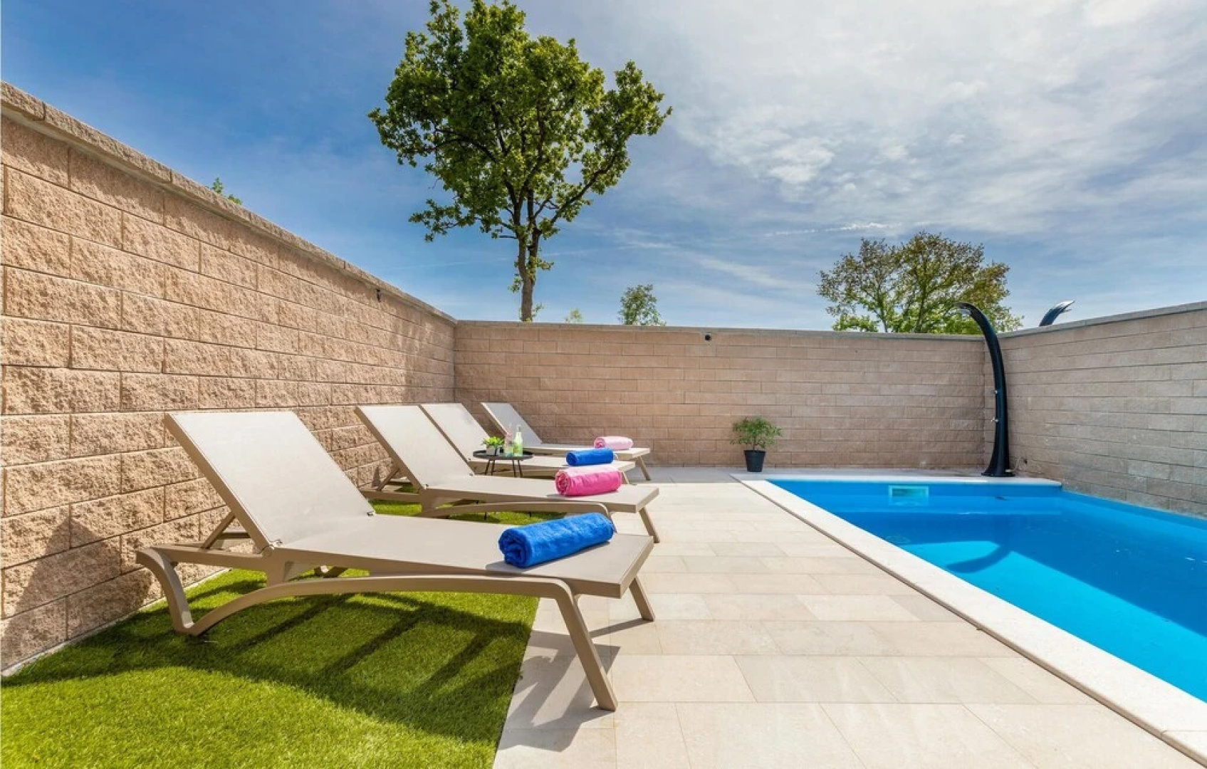 Nice Home in Peroj With Outdoor Swimming Pool, Wifi and 2 Bedrooms