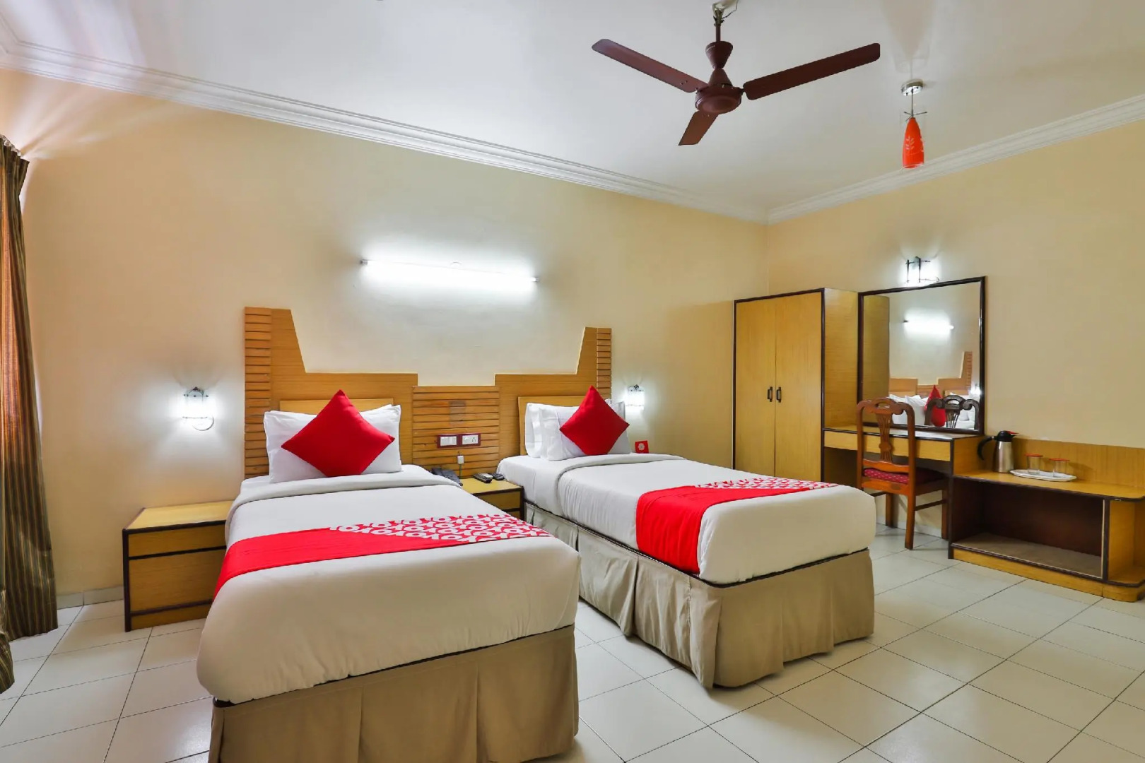 OYO 19952 Hotel Woodlands