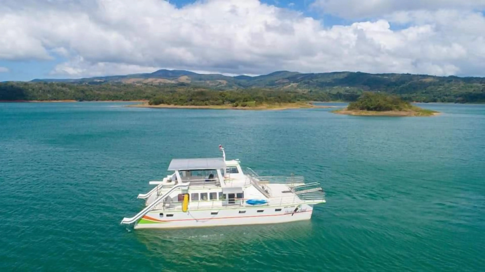 Lake Gardens Arenal Villas