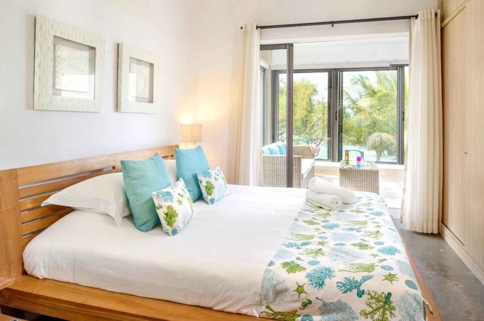 House With 3 Bedrooms in Roches Noires, With Wonderful sea View, Furni