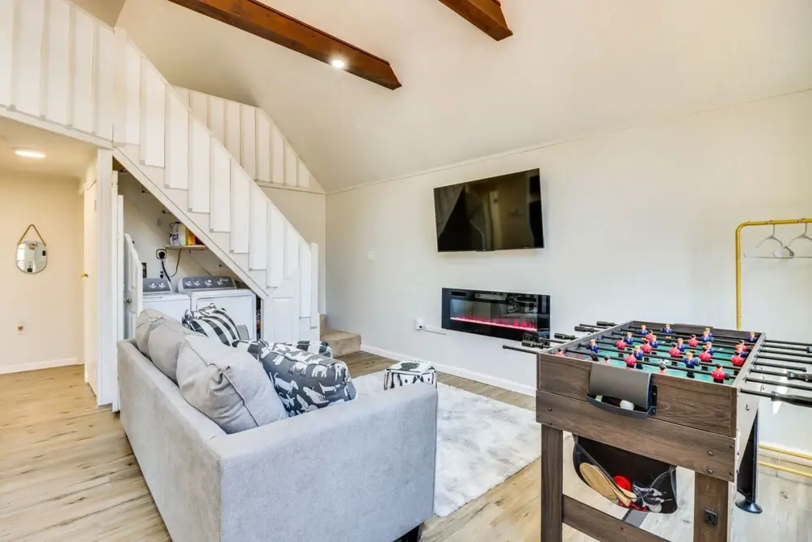 Quiet East Stroudsburg Home w/ Grill & Fireplace!