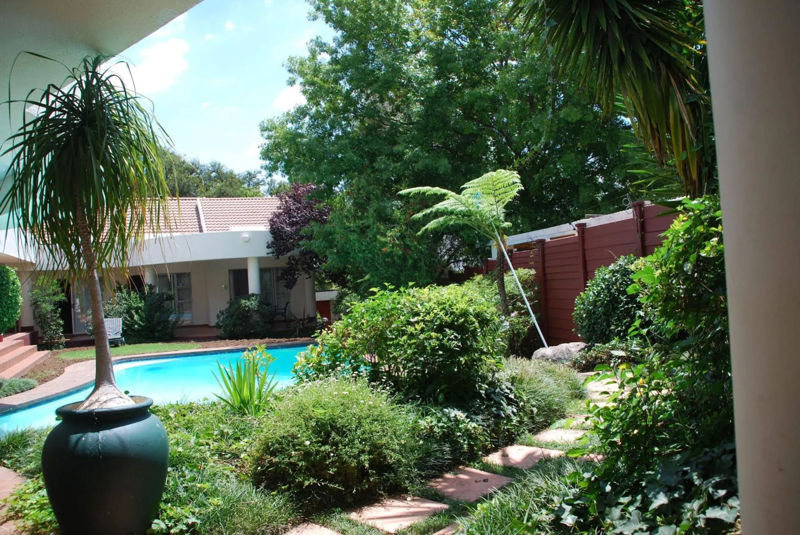 Woodmead Guest Lodge