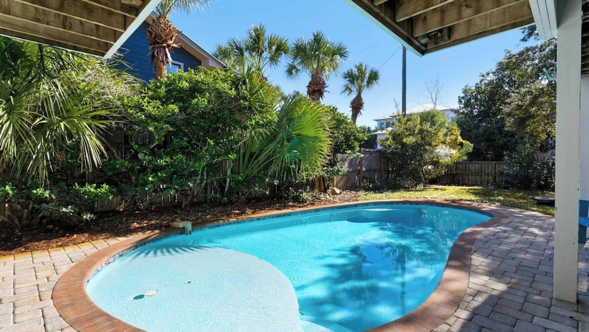 Your Ideal Beach Getaway With Private Pool, Game Room and Close to Beach!