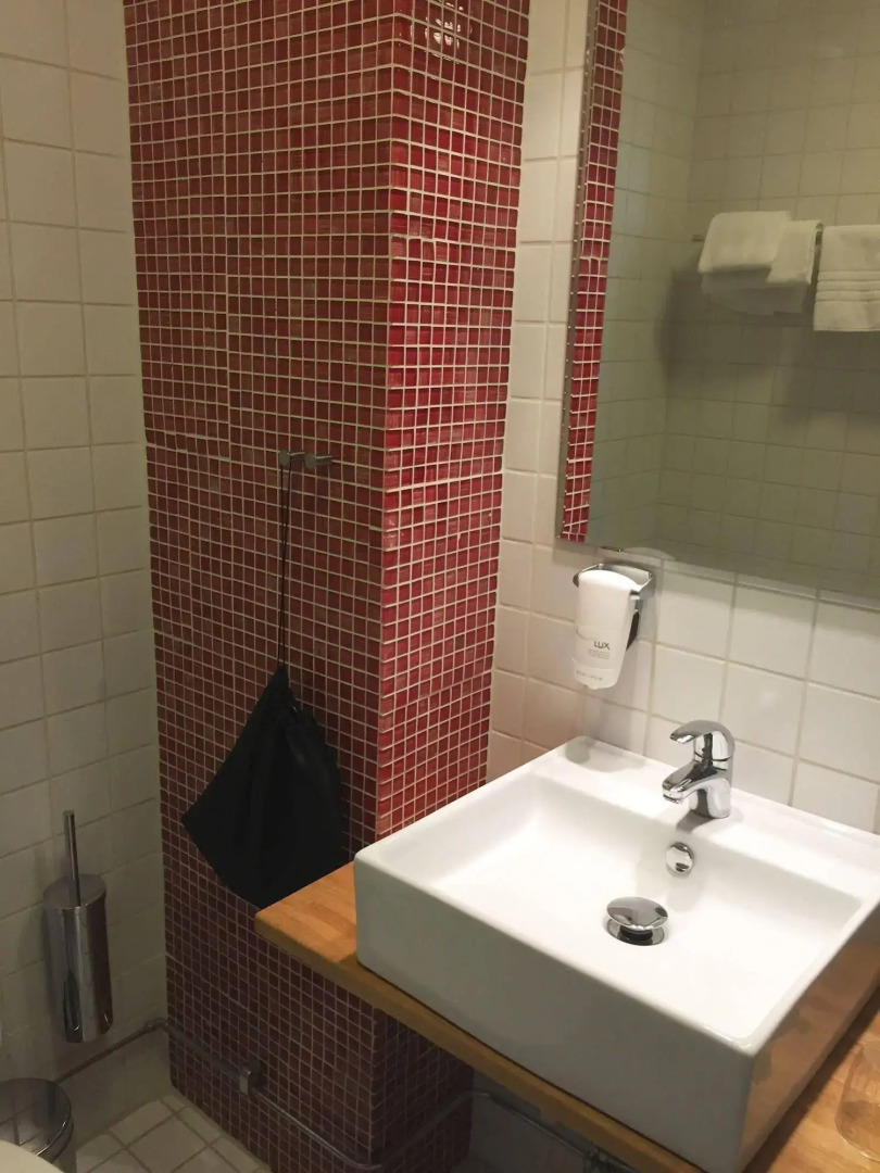 Adels Lågprishotell