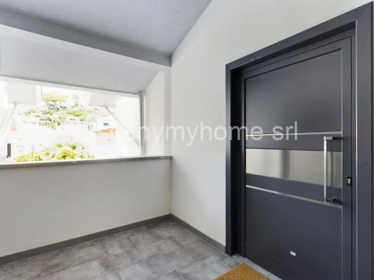 MAYFLOWER terrazza vista mare e posto auto a 50 metri dal mare