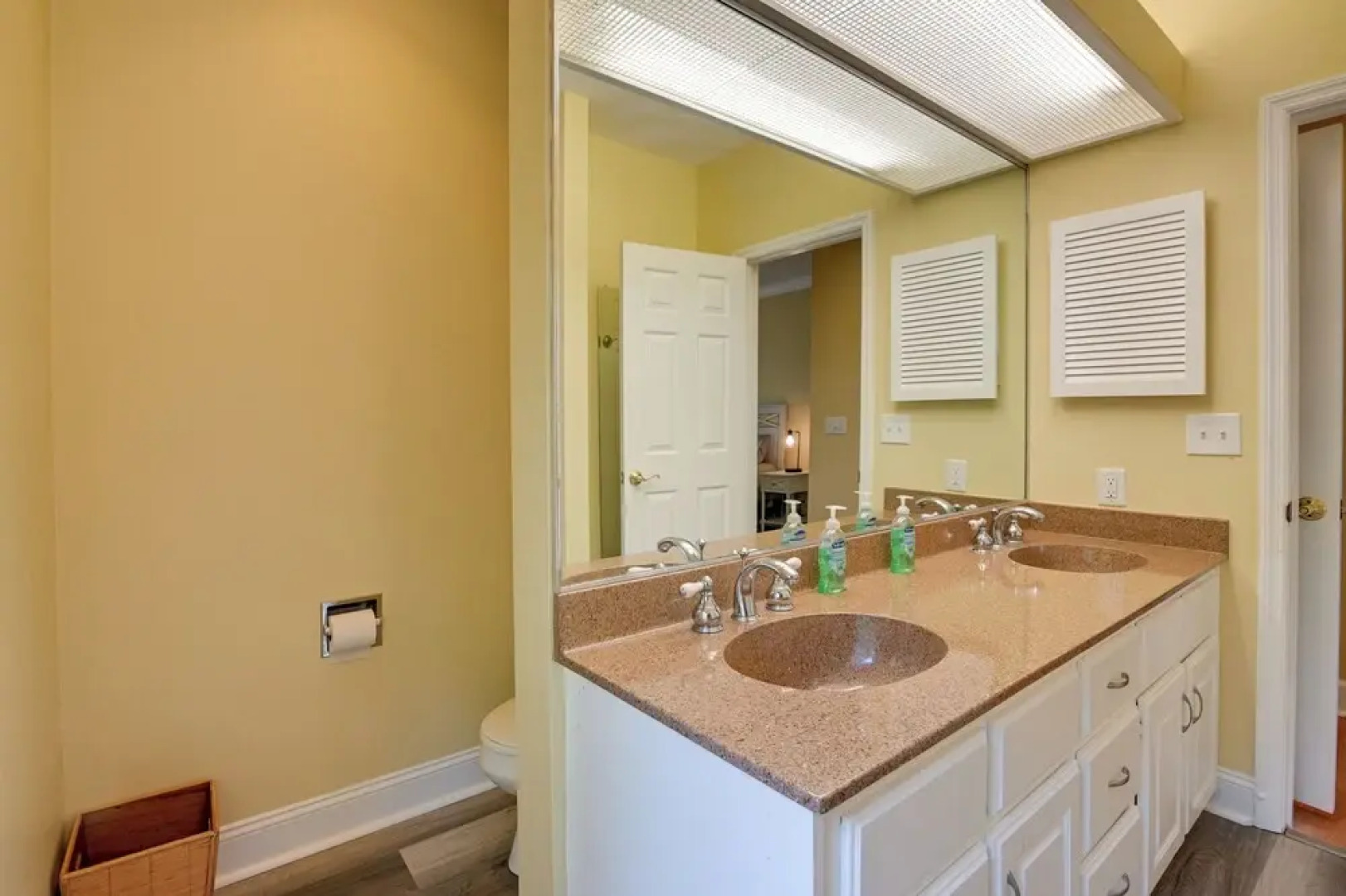 Cottage w/ Deck & Pool Access ~ 6 Mi to Beach