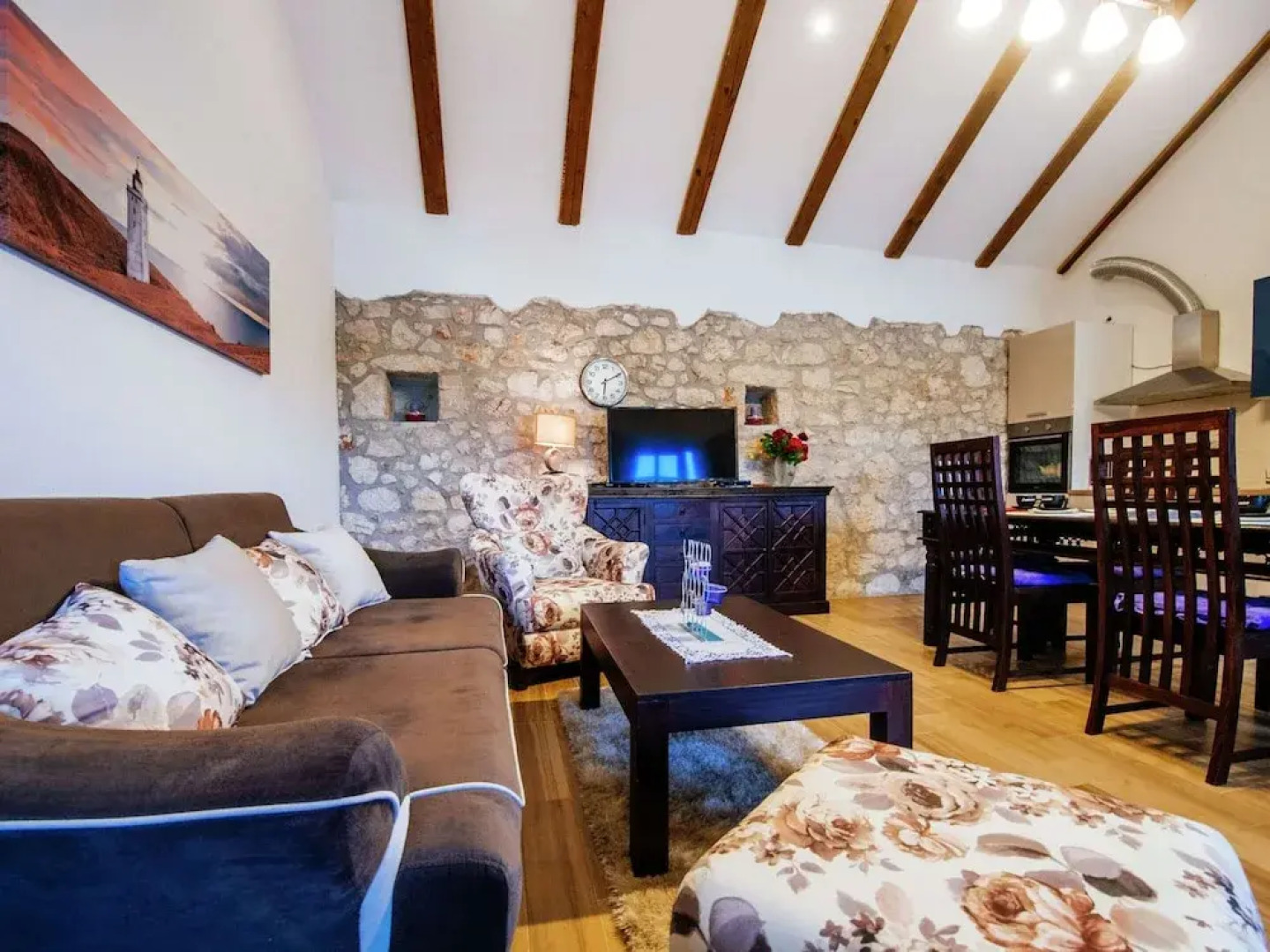 Private Estate With 2 Infinity Pools