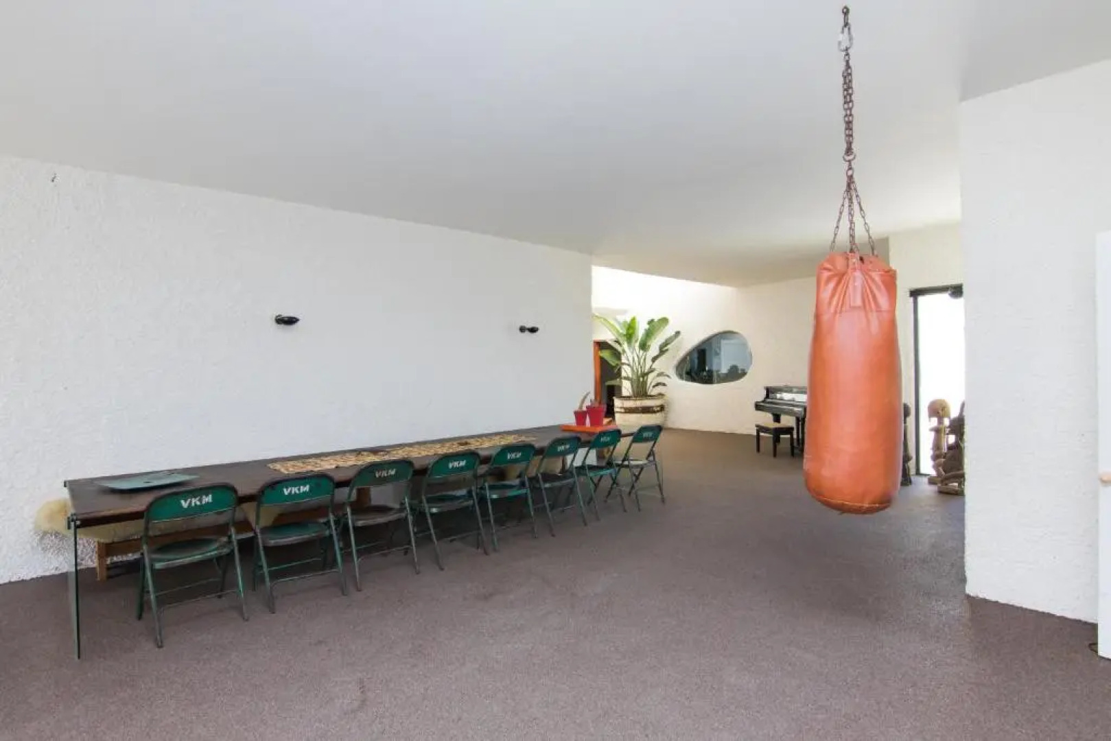 Exclusive Design Villa : 1080 m2, oceanfront, 2 swimming pools.