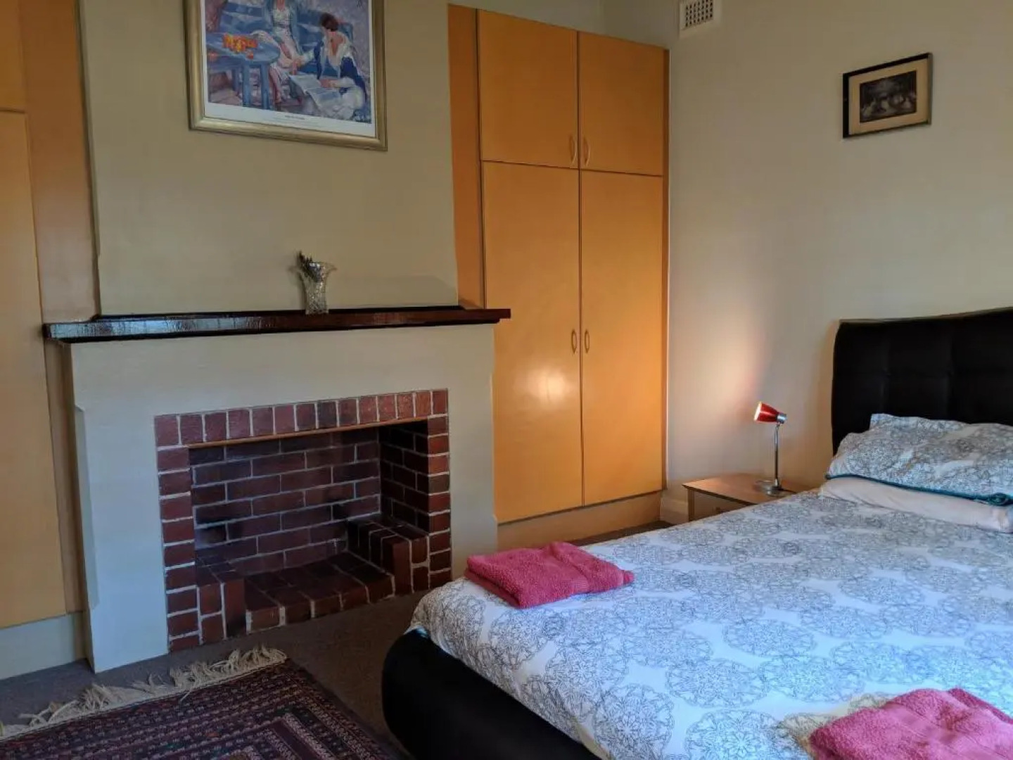 Walnut Cottage - 2 bedroom pet friendly country cottage