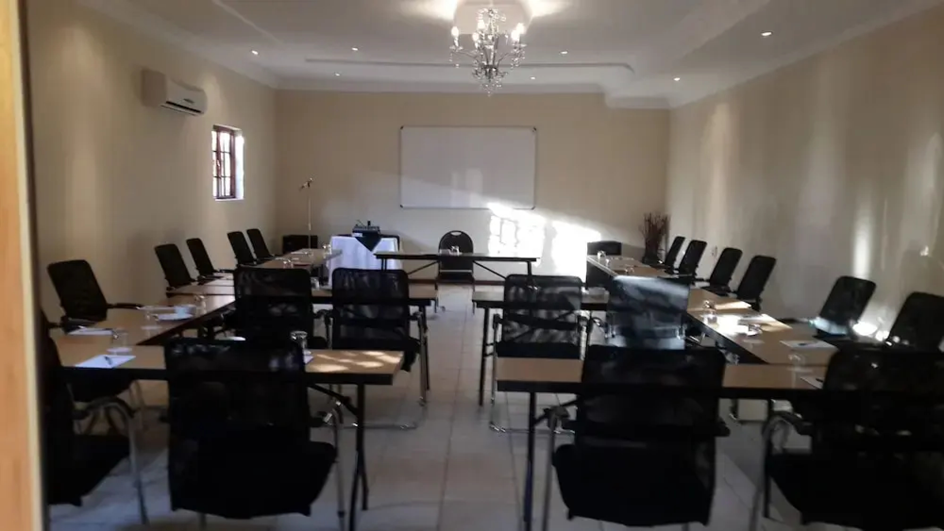 Mannah Executive Hotel and Conference Center