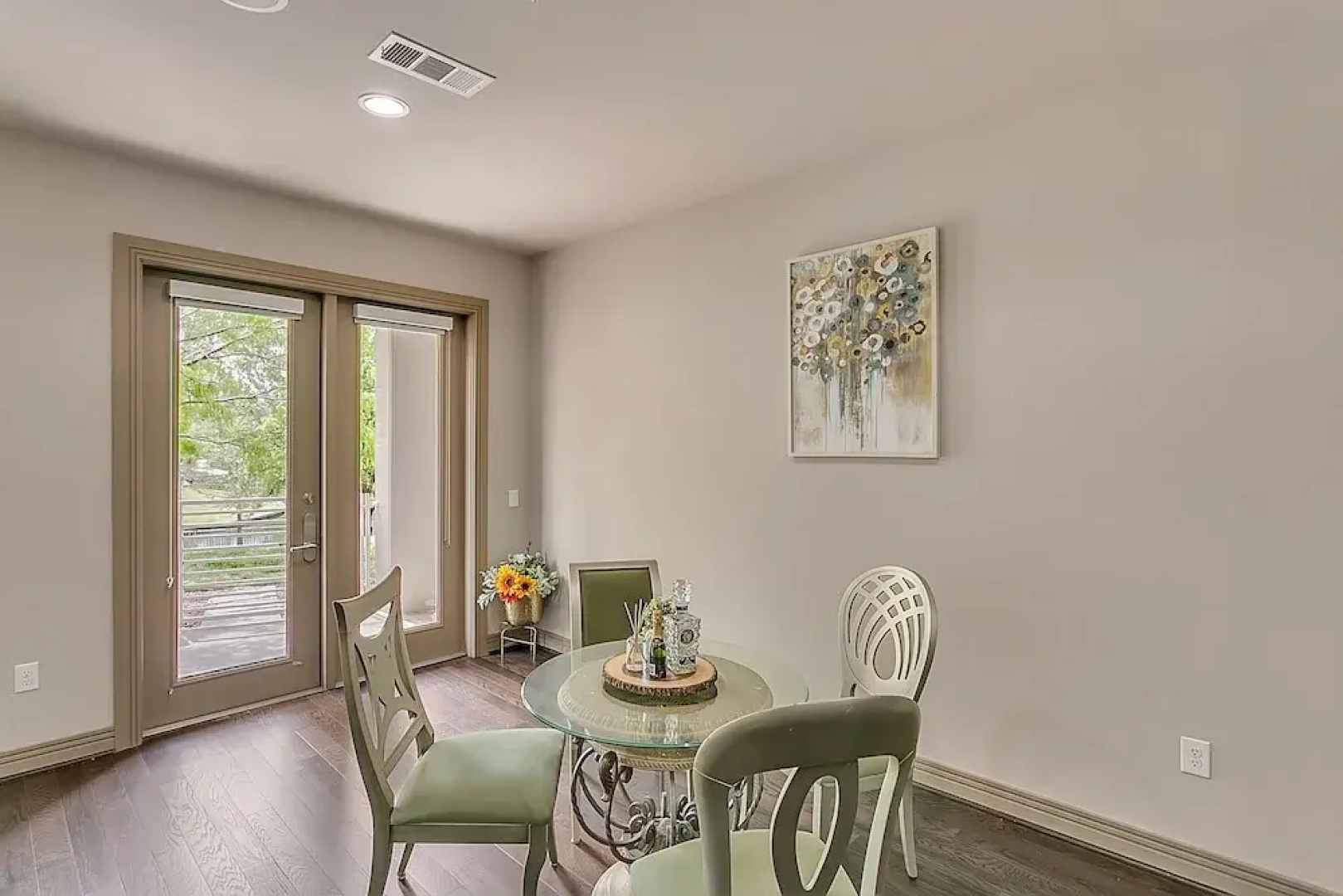Cozy Condo Nature,park &lakeview 2 Bedroom Condo