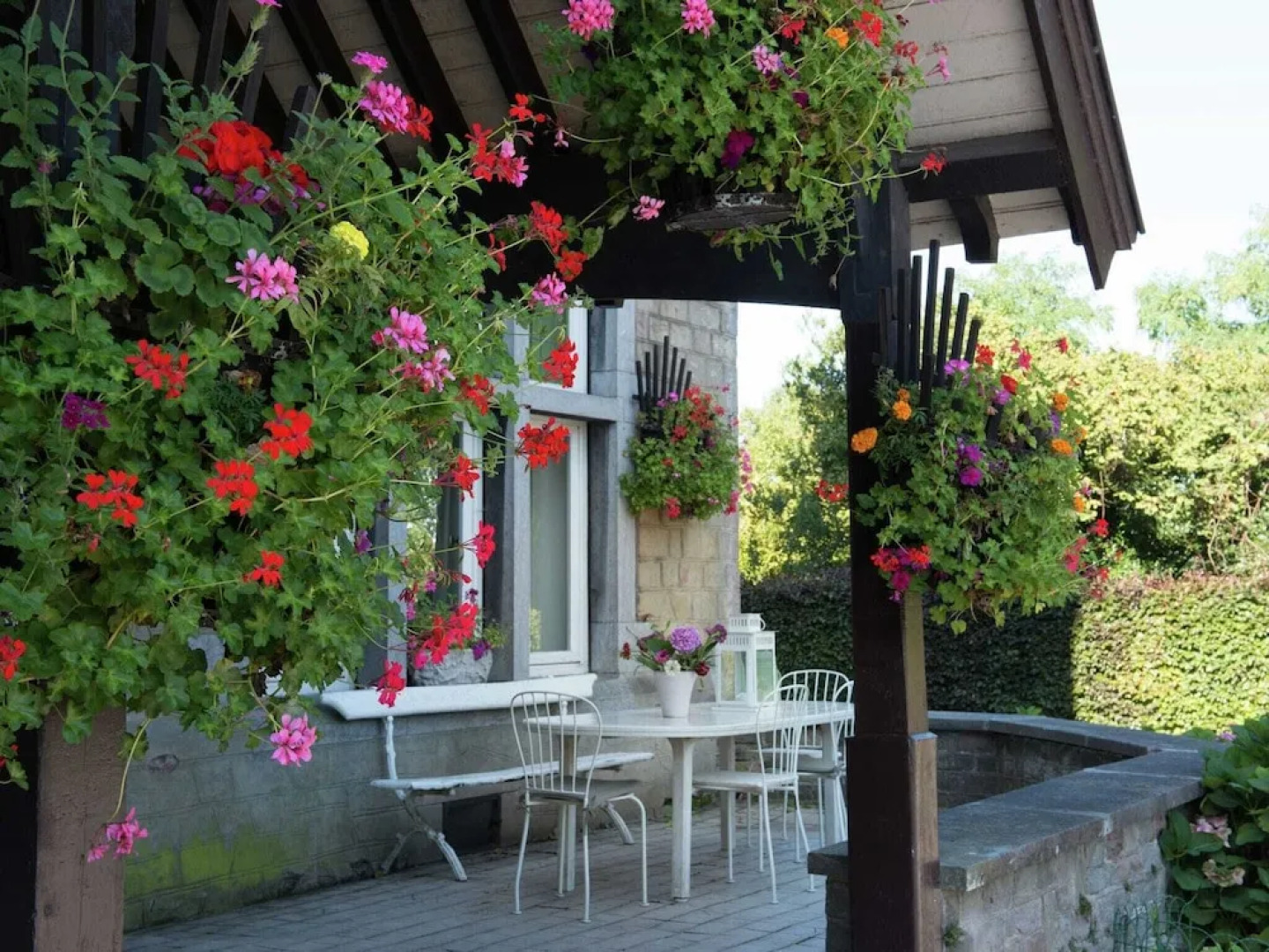 Vintage Castle in Jevoumont with Pool