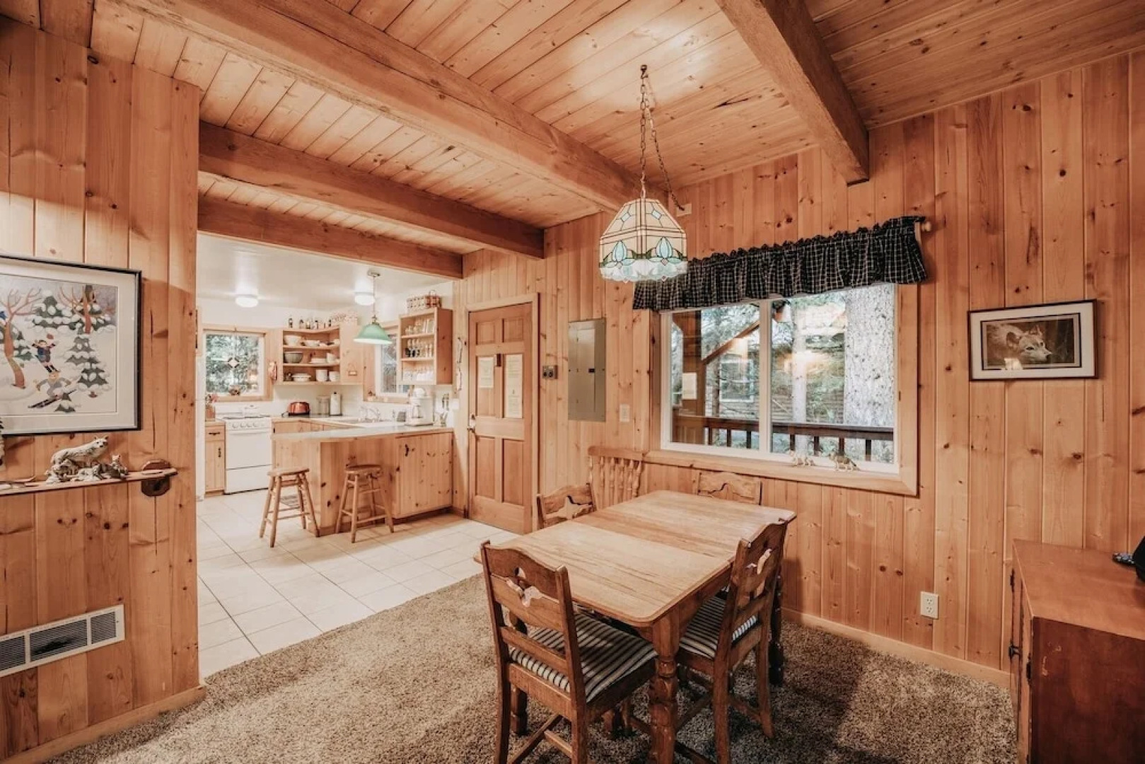 32mbr - Bbq - Pets Ok - Wood Stove - Sleeps 7 3 Bedroom Home by RedAwning