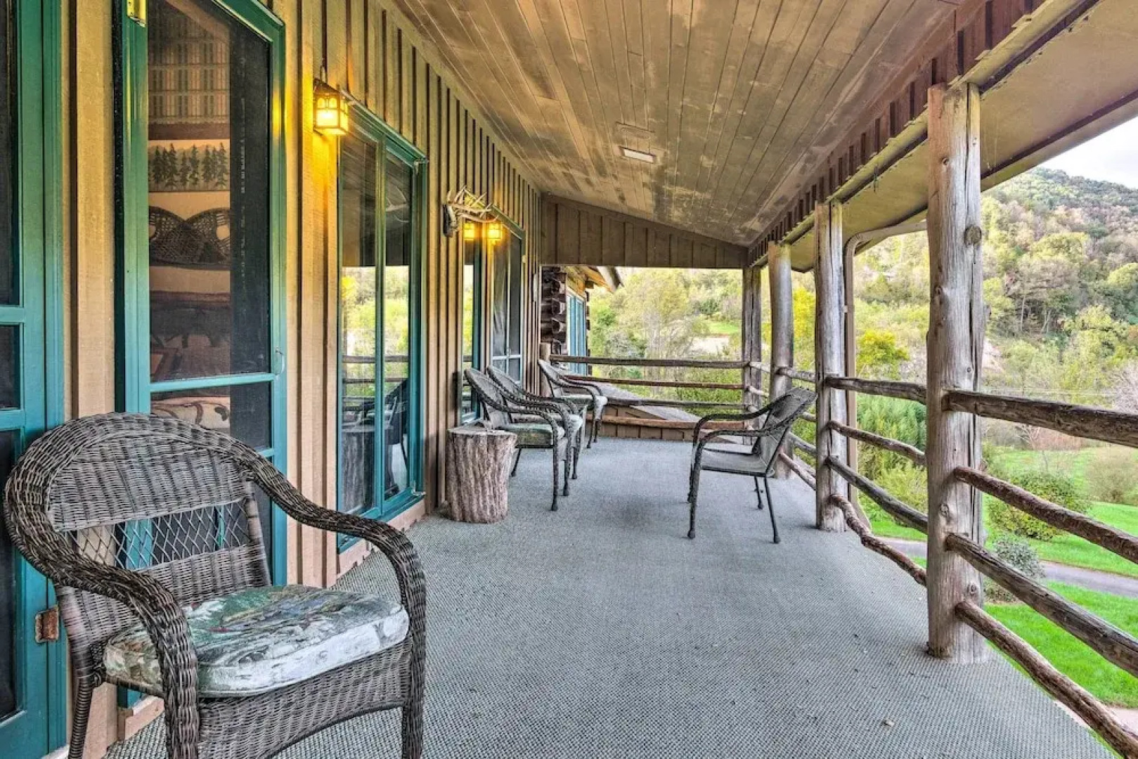 River Access + Mtn Views: Cullowhee Lodge!
