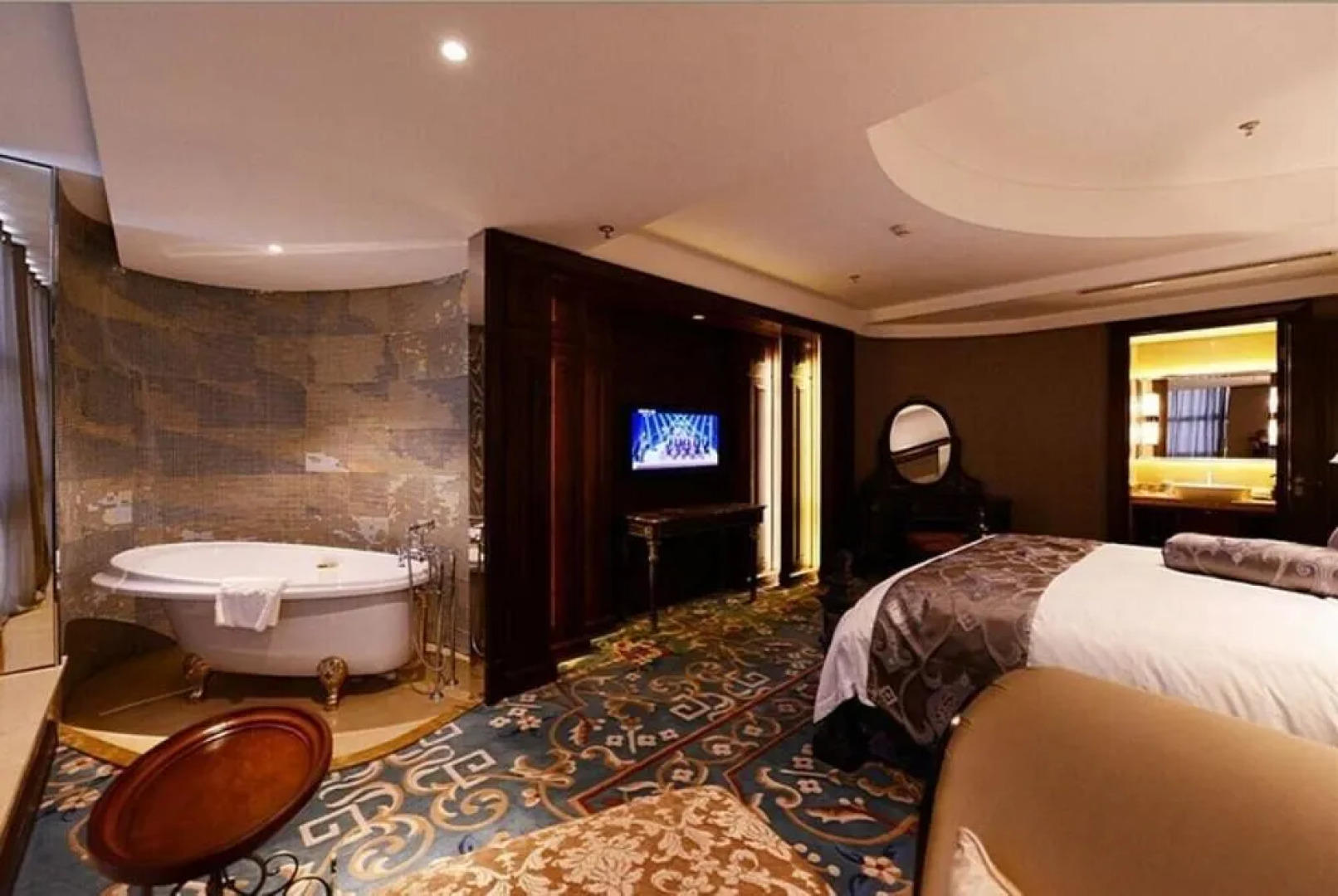 Ramada by Wyndham Luoyang Downtown