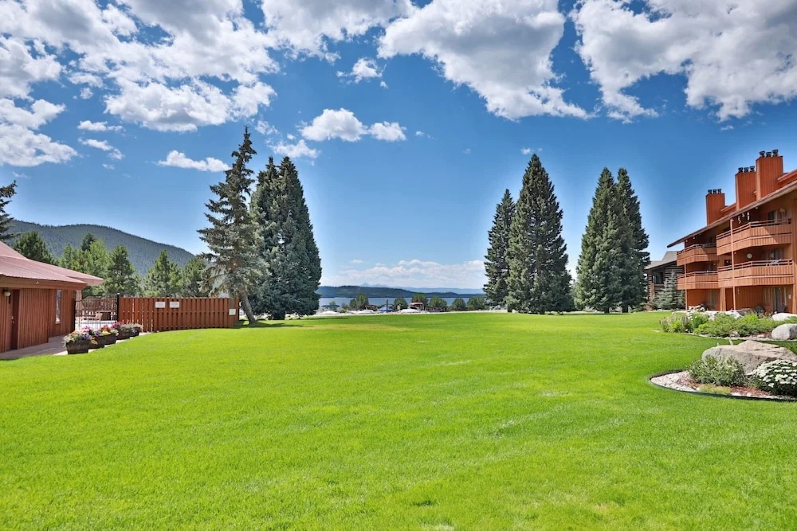 Shadow Mountain Yacht Club #2 2 Bedroom Condo by Redawning