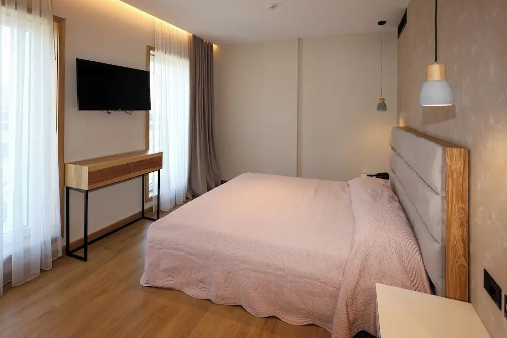 Grand White City Hotel