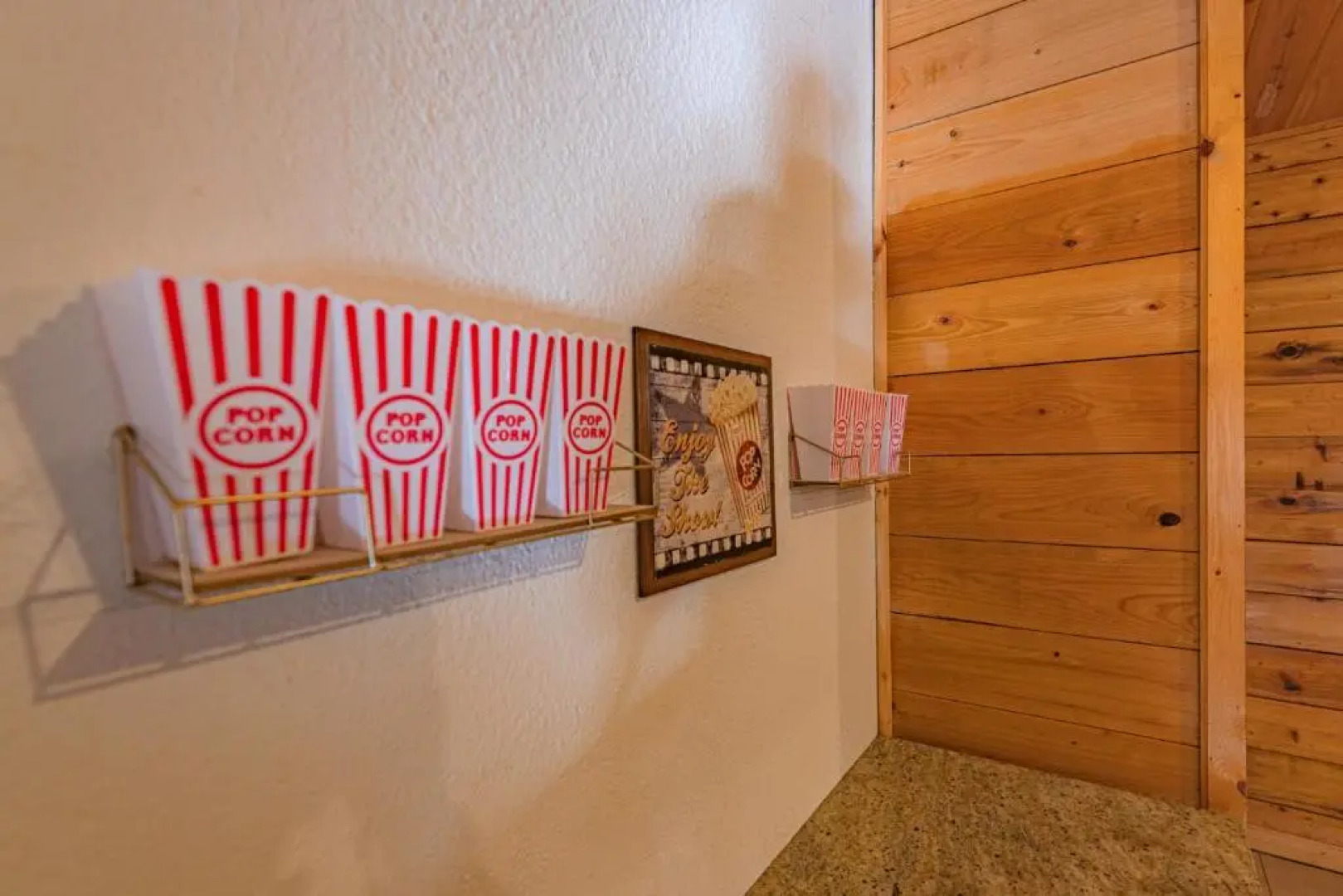 FAMILY FRIENDLY, Hot Tub, Fire pit, Pool Table, 2 Acres