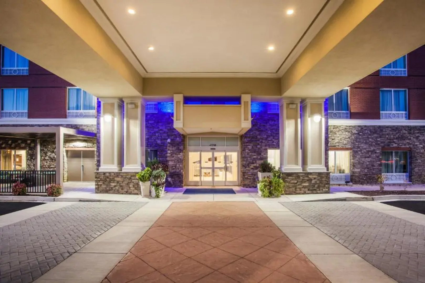 Holiday Inn Express & Suites Lexington Park-California by IHG