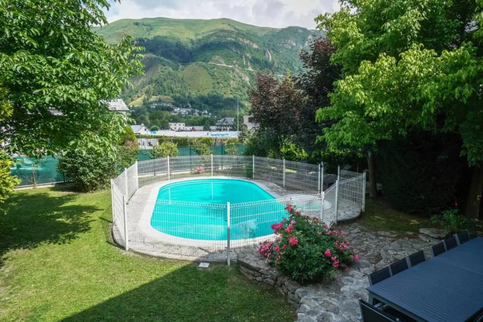 Grand Gîte Saint-Lary centre pour 15 pers. pouvant accueillir jusqu’à 17 pers.