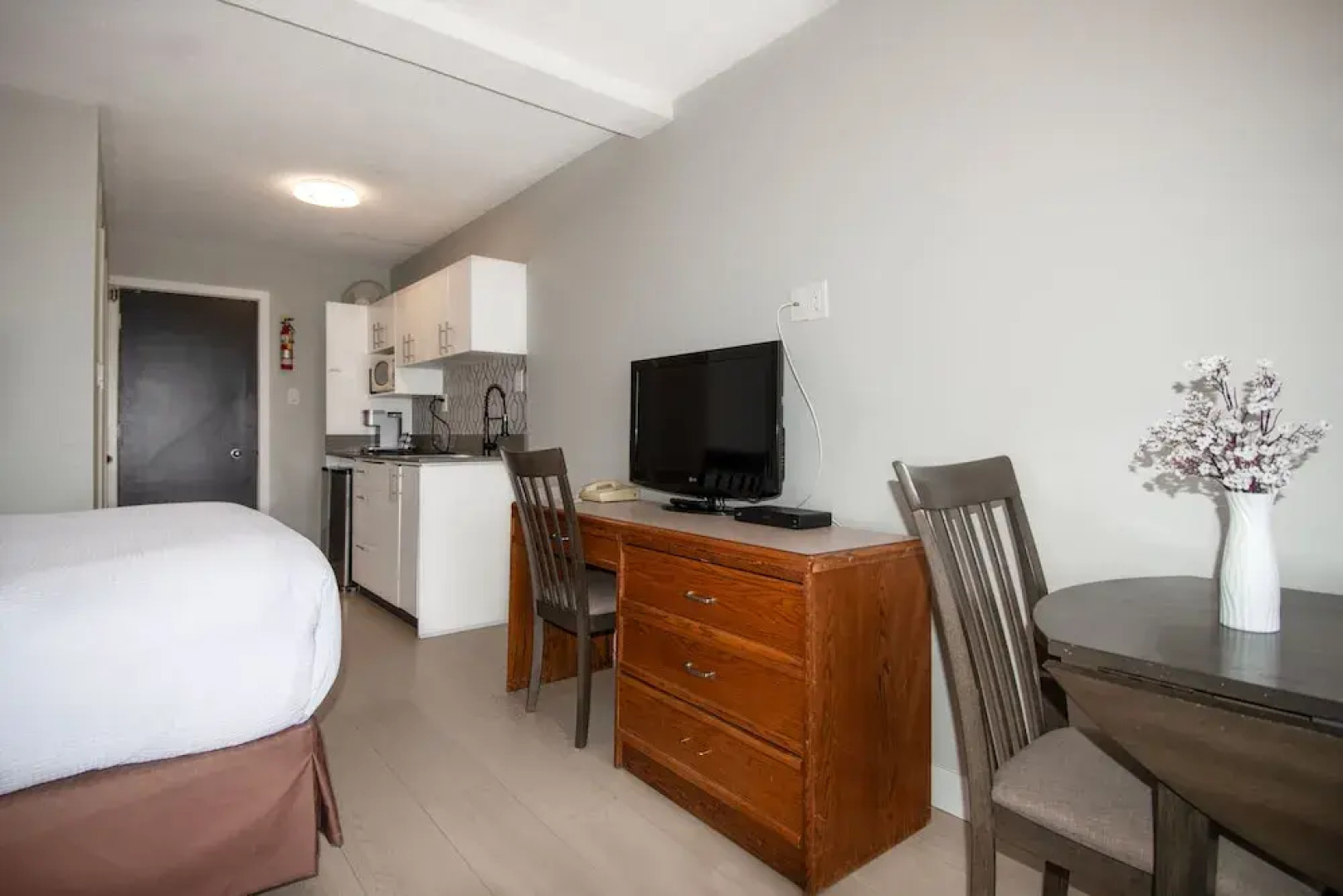 Sea Edge Beachside Hotel