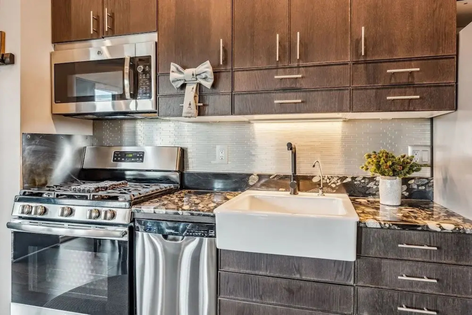 Treehouse 1br With Hot Tub 1 Bedroom Home by RedAwning