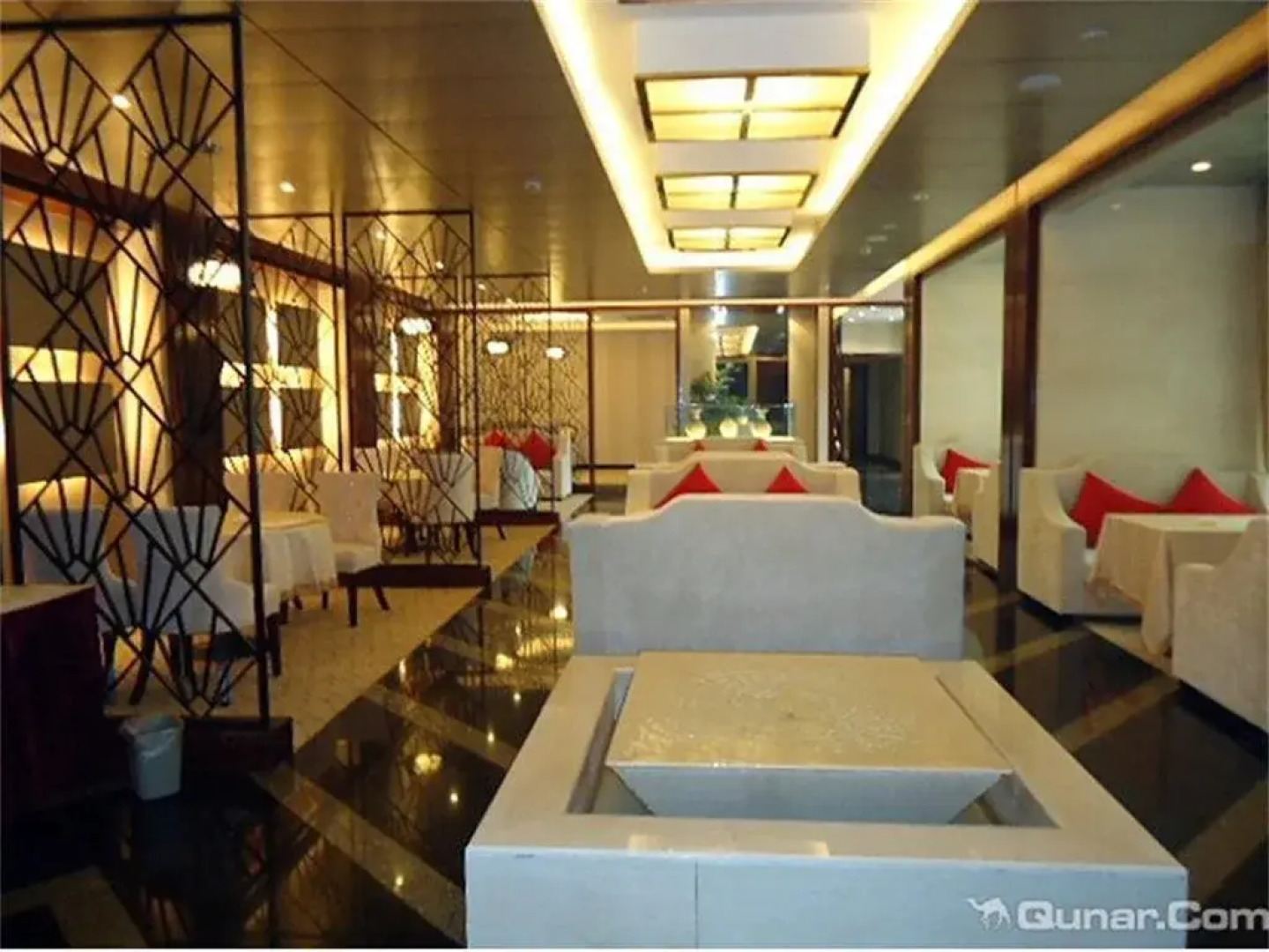 Yangzhong City Business Hotel