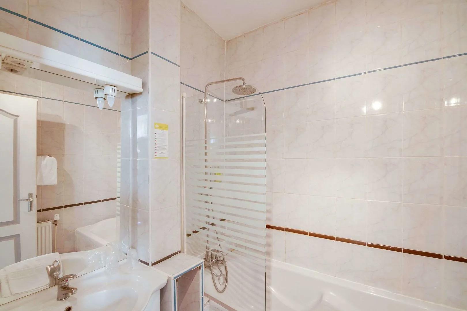 Brit Hotel Les Comtes de Champagne Centre Historique