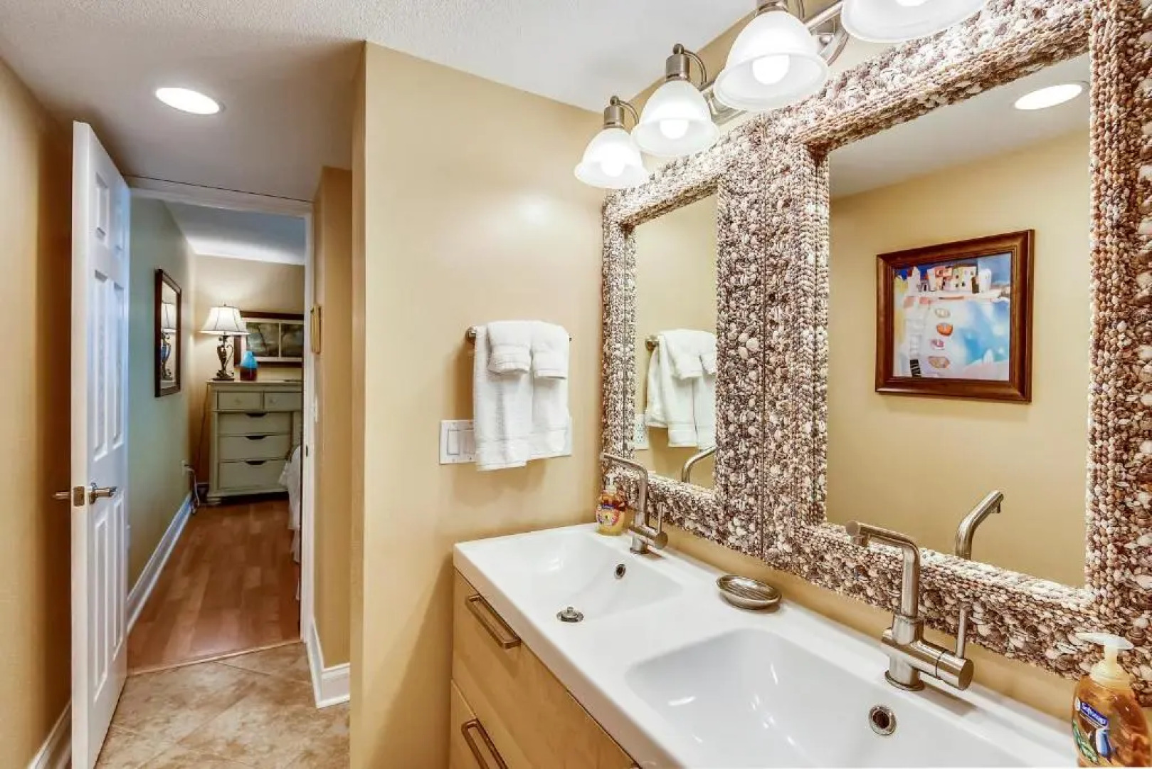 Pat's Paradise - 7030N