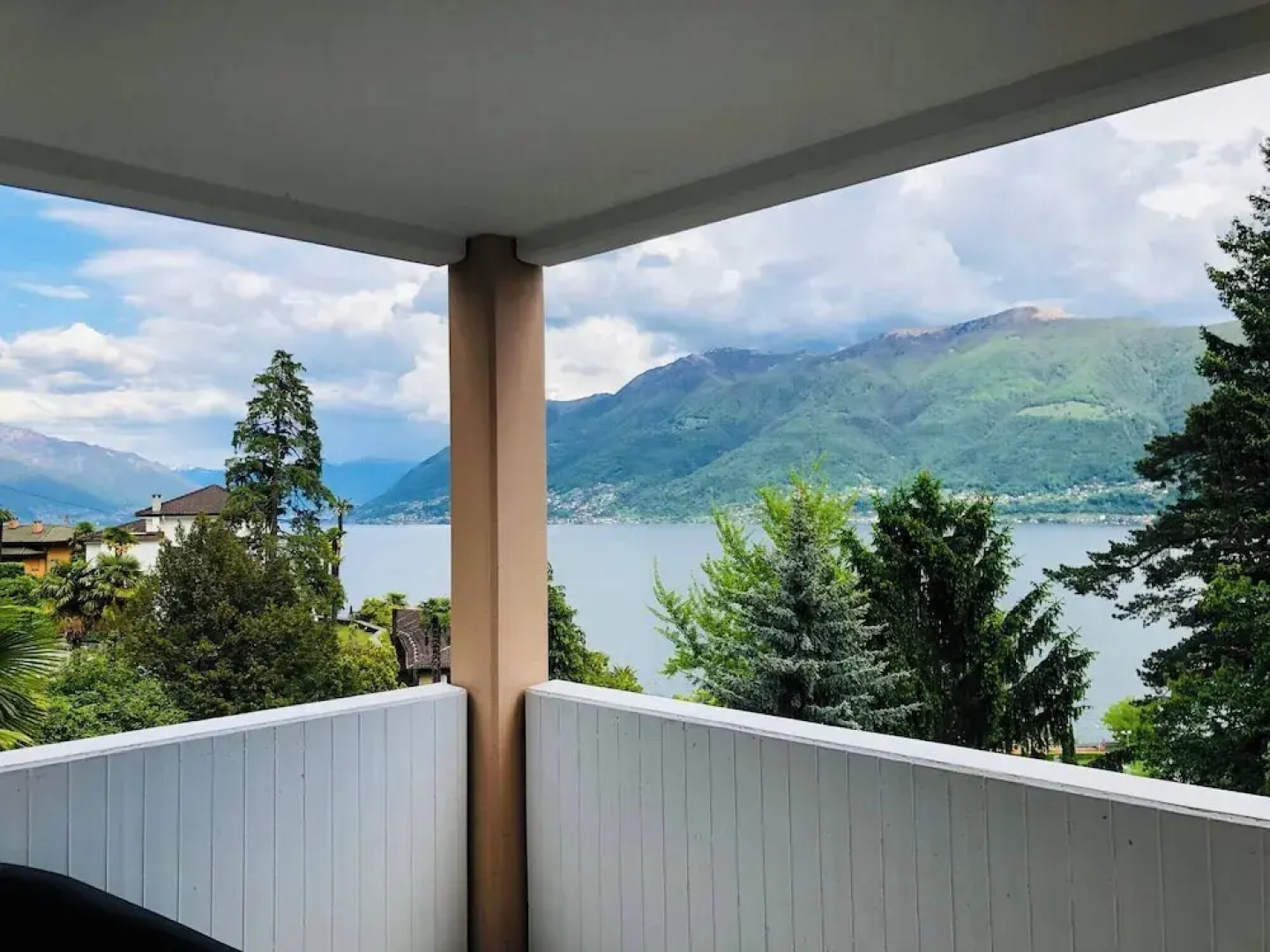 Sunny Modern Apartment Lake View Relax