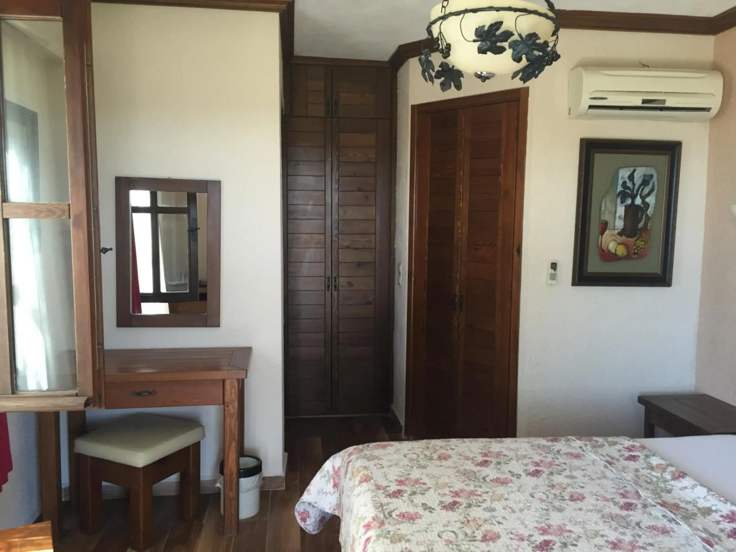 Ada Bacchus Hotel