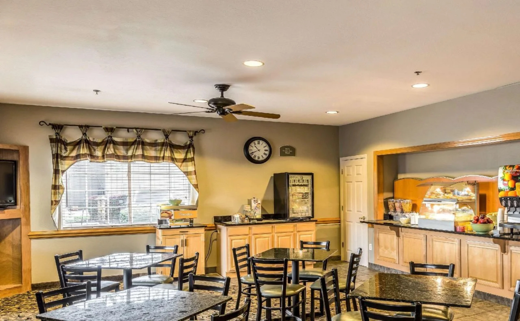 Quality Inn & Suites Hendersonville - Flat Rock