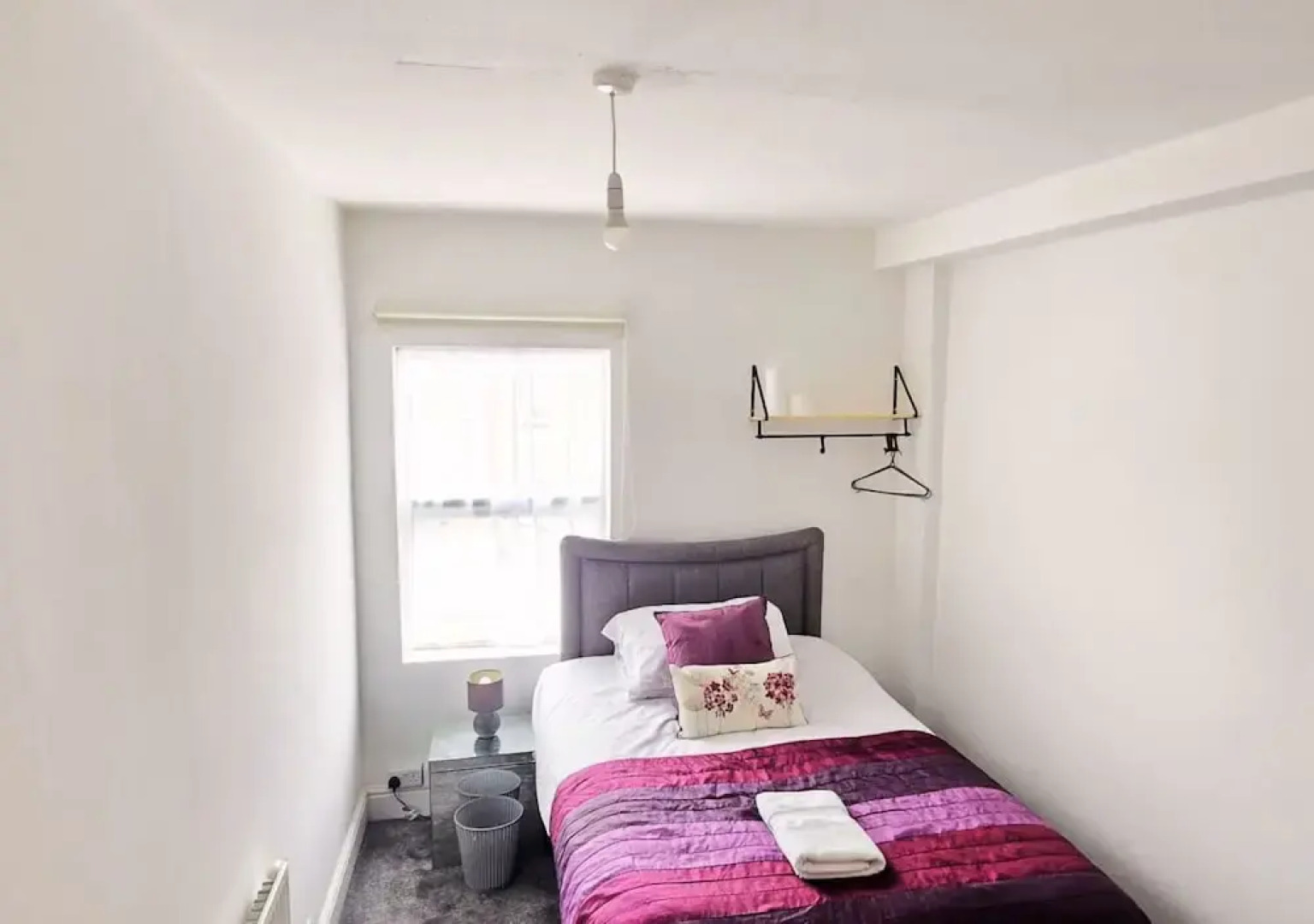 PRIVATE ROOMs In TOWN CENTRE FREE PARKING WIFI AND PATIO WITH AA STAY LTD