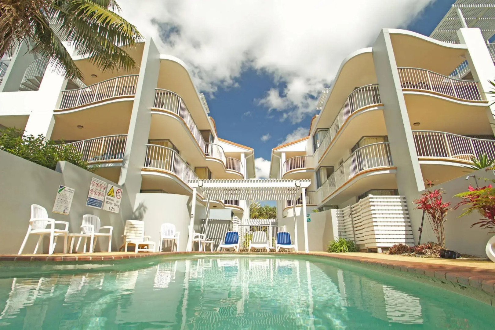 Surf Club Apartments
