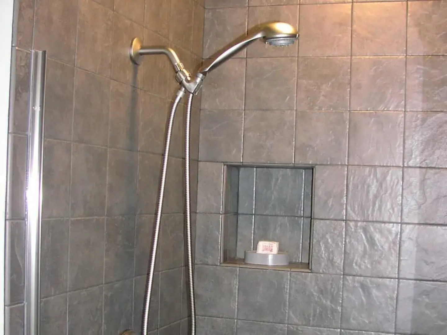 1786 The Limestone Inn Bed & Breakfast