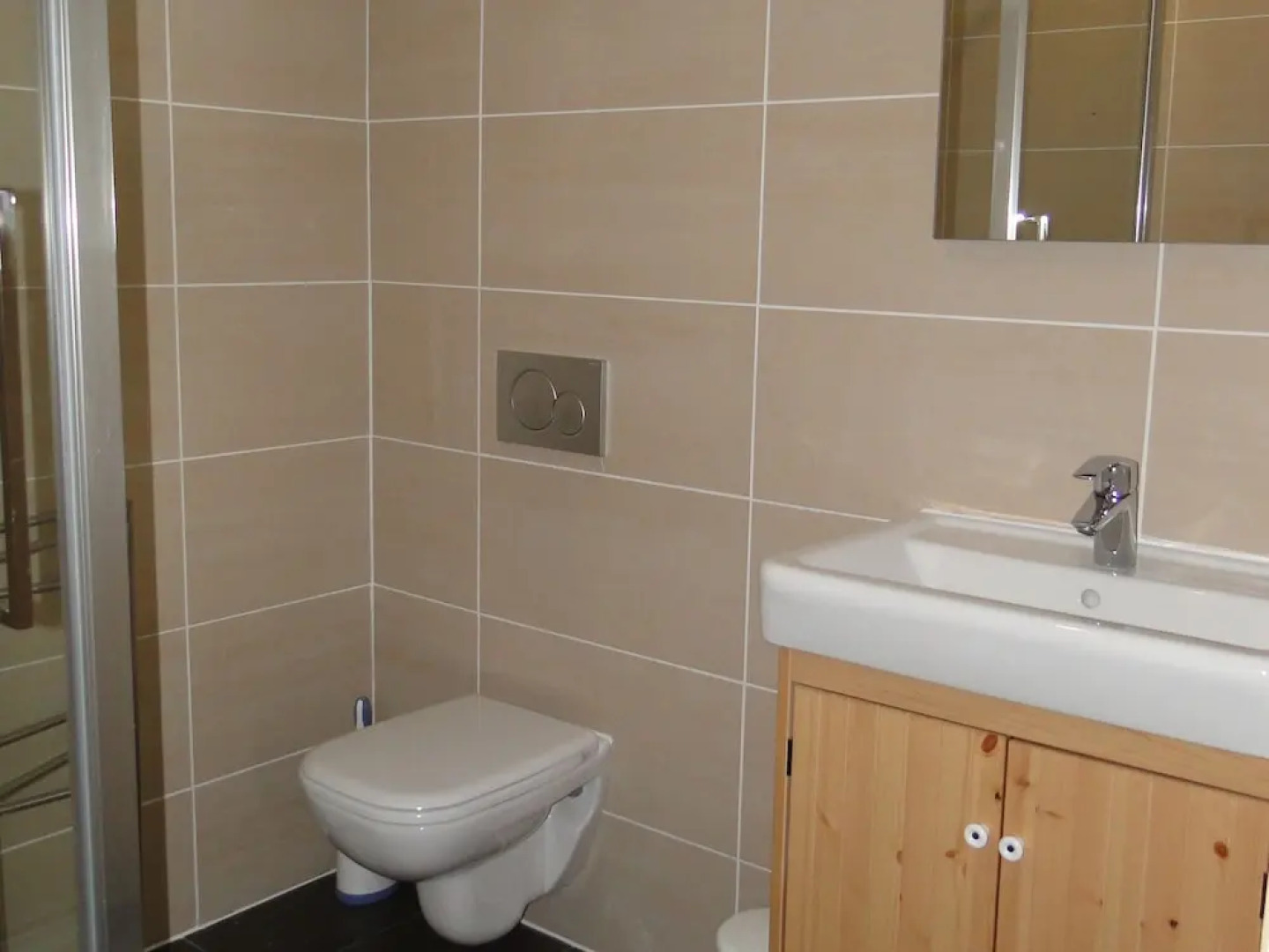 Modern Chalet with Swimming Pool and Sauna in Venosc