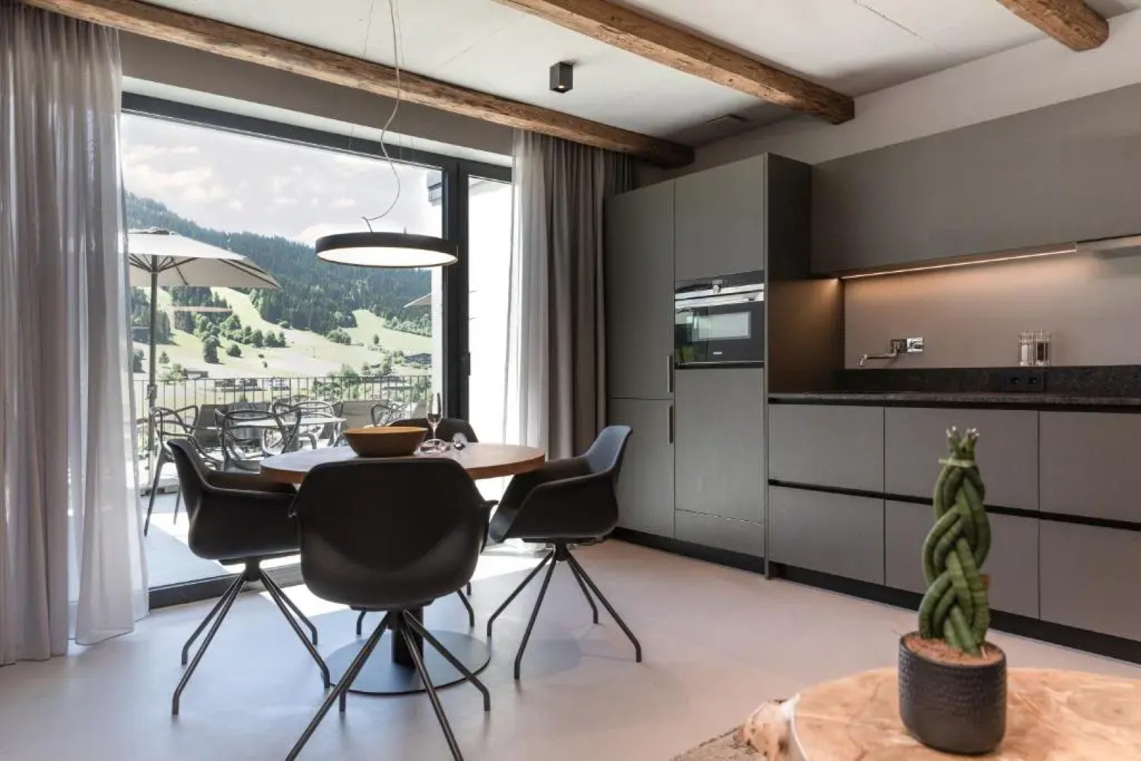 EAST GOING TRIPLE A Apartments