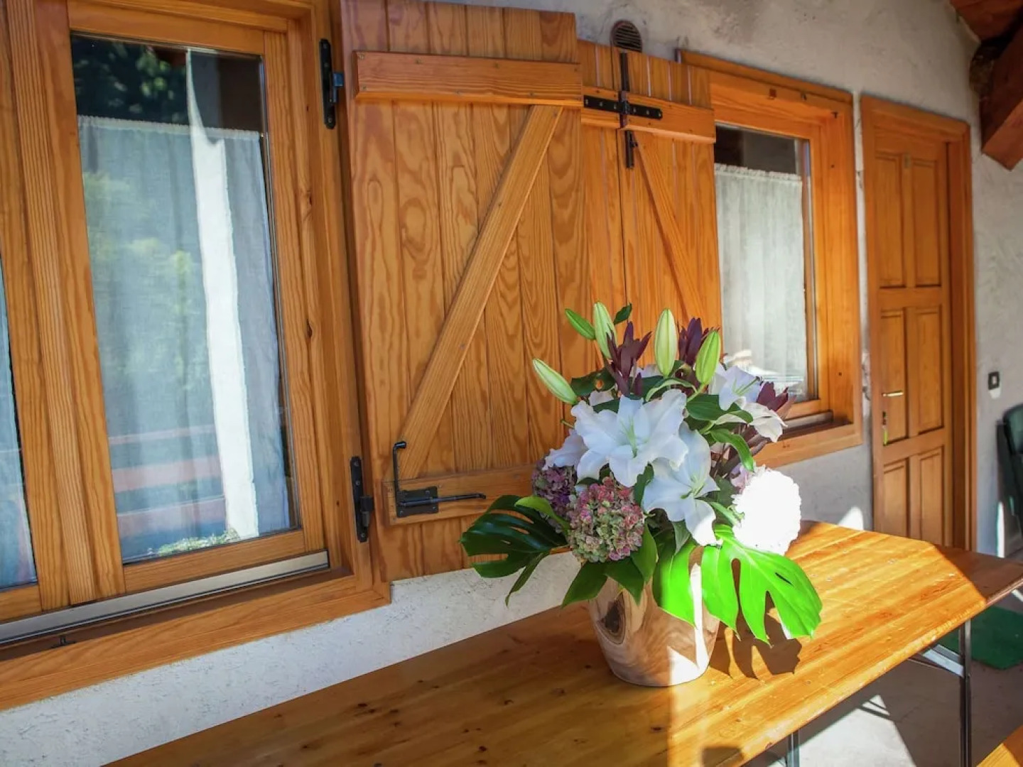 Apartment With Fireplace