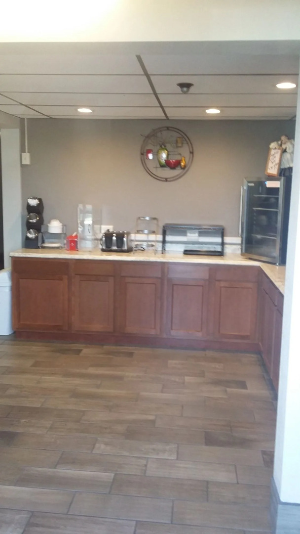 Econo Lodge Watertown