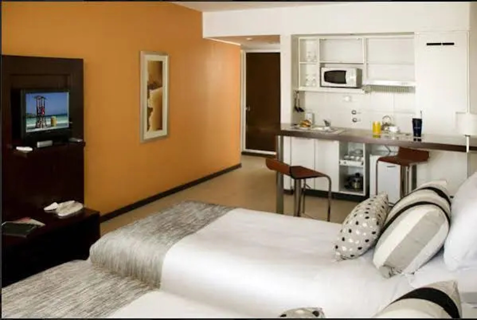 Cetro Real Condominium & Suites