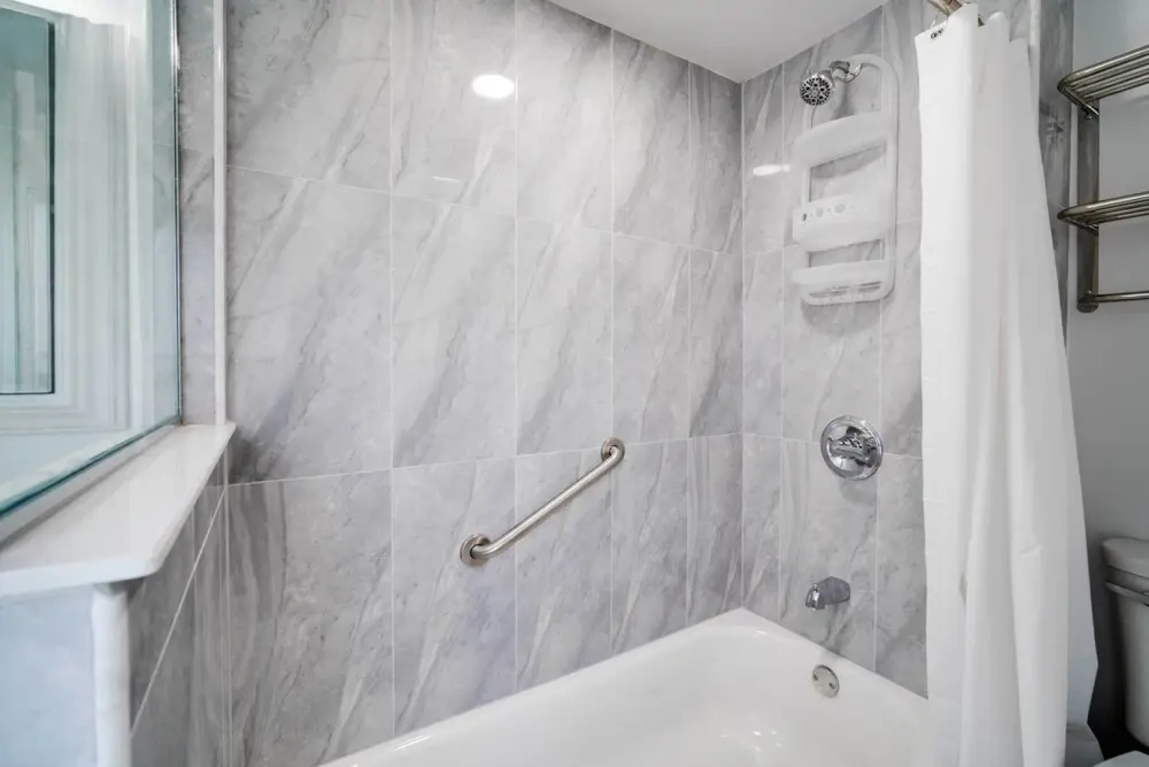 Cozy Atlantic City Getaway ~ 3 Blocks to Ocean!